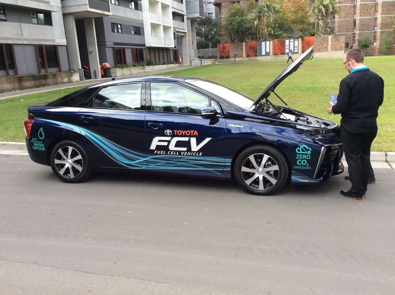UNSW_Toyota_Mirai_right_side.jpeg