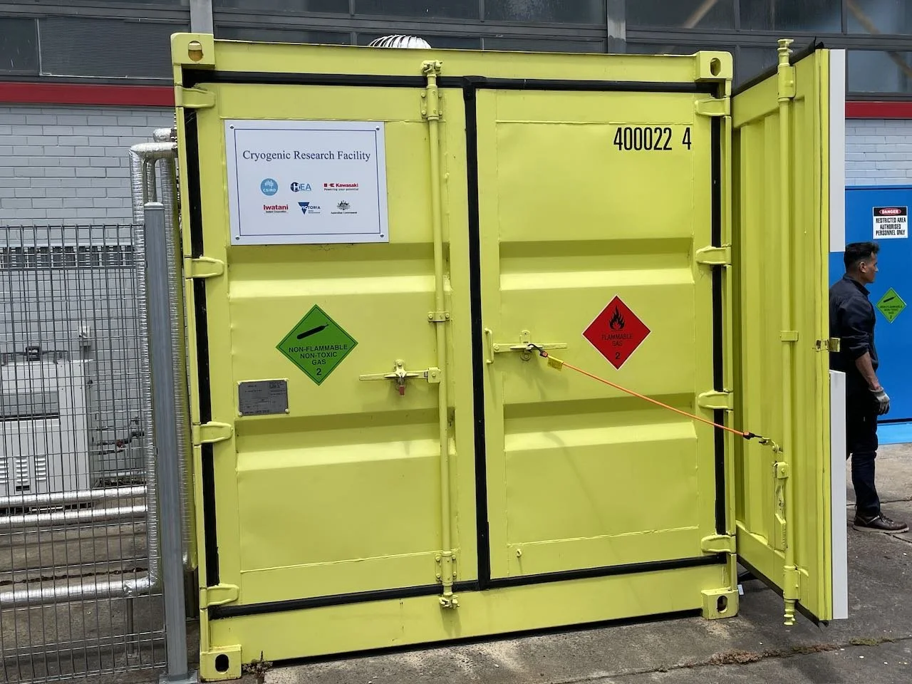 CSIRO_HRS_Clayton_Cryogenic_shipping_container.jpeg