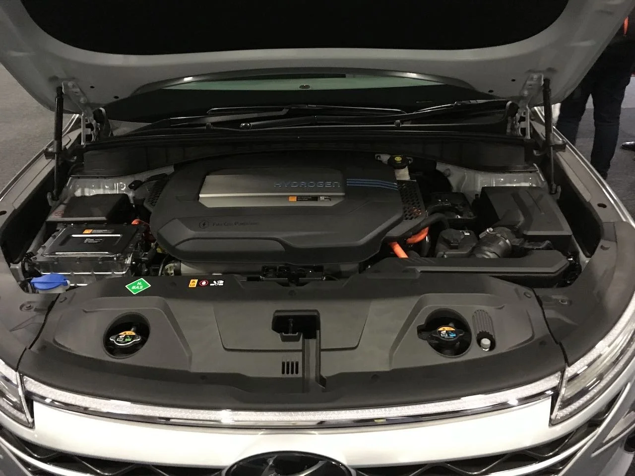 Hyundai_Nexo_FCEV_fuel_cell.jpeg