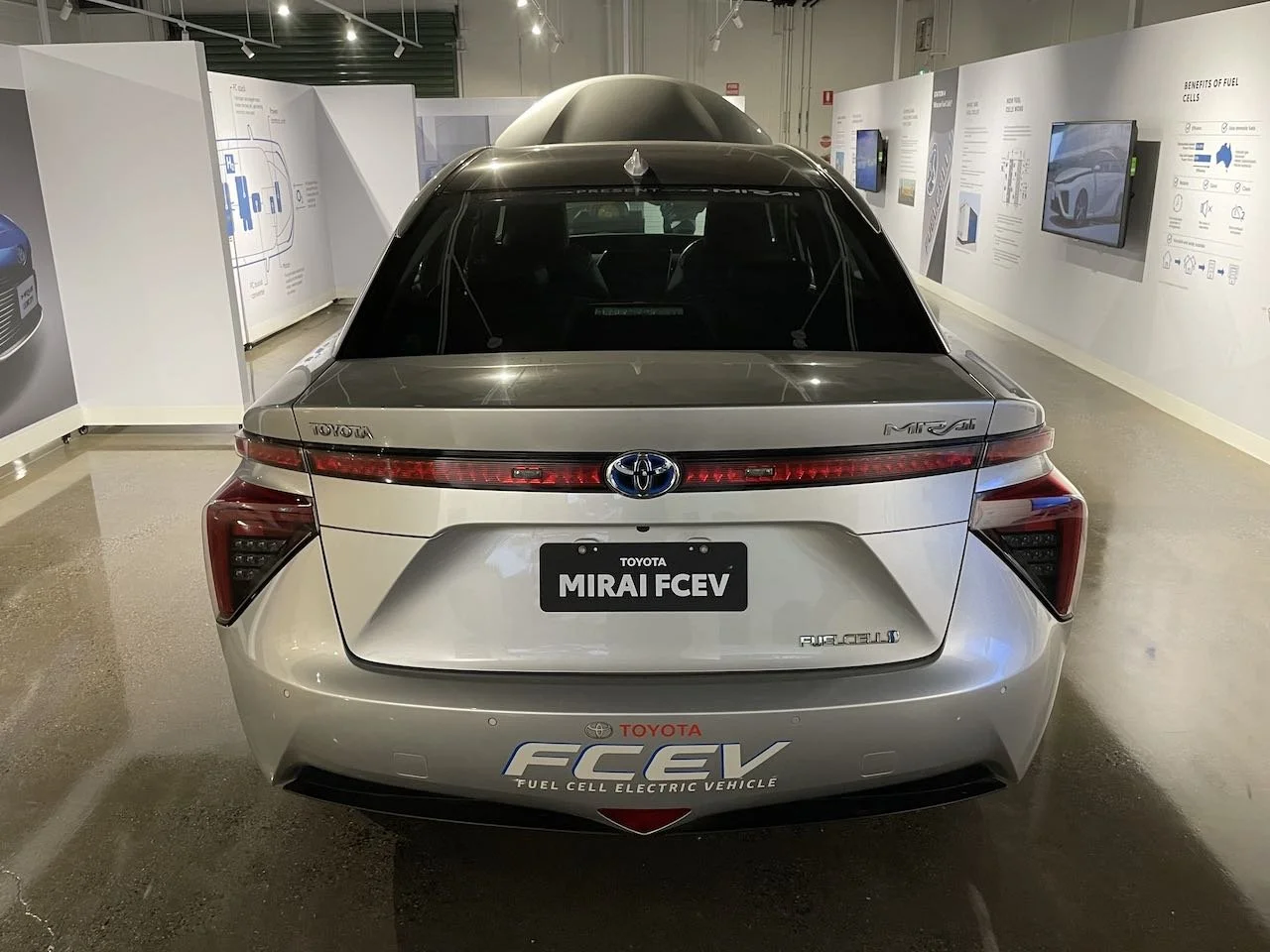 Hydrogen_Education_Centre_Silver_Mirai_rear.jpeg