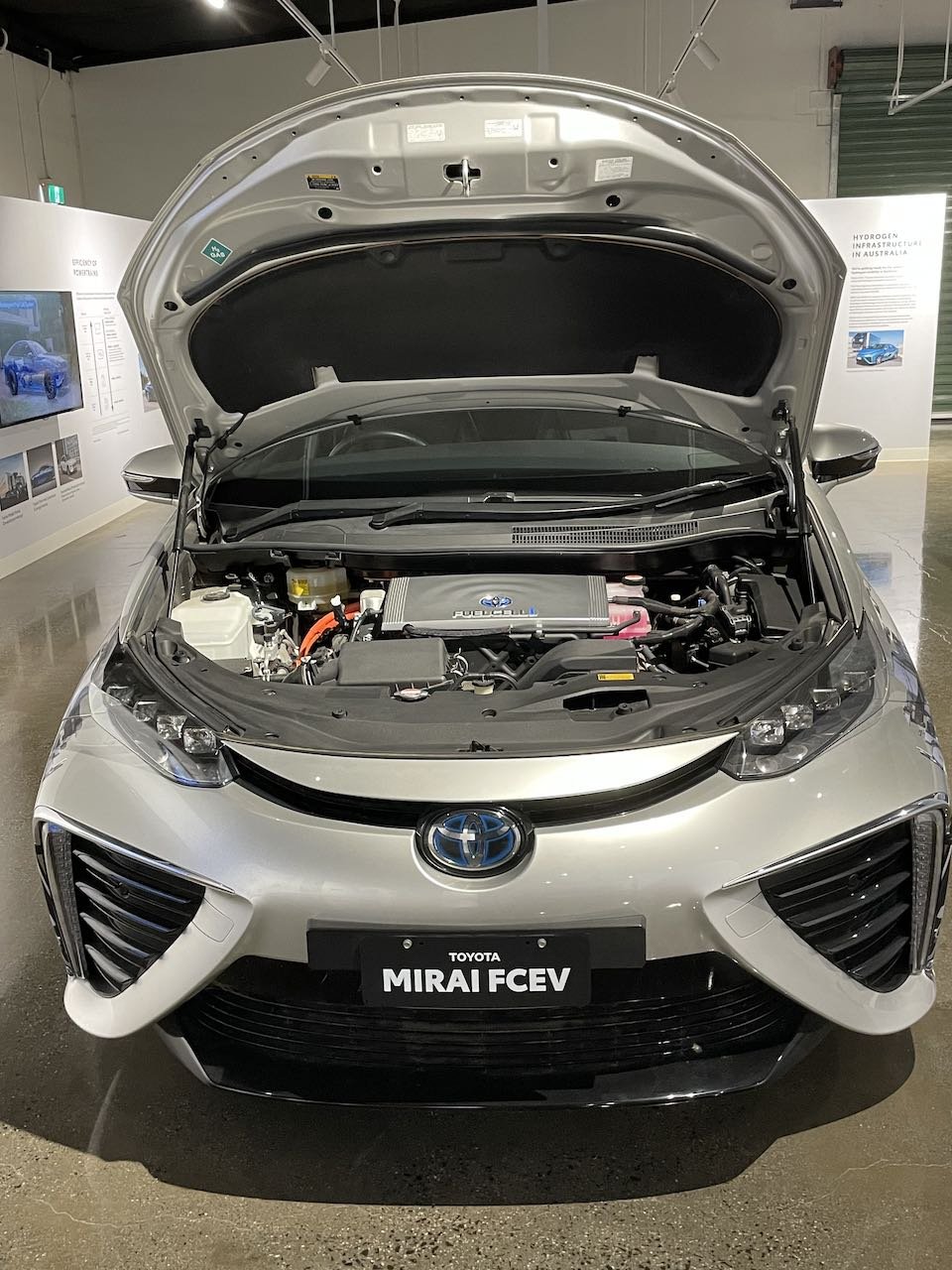 Hydrogen_Education_Centre_Silver_Mirai_front.jpeg