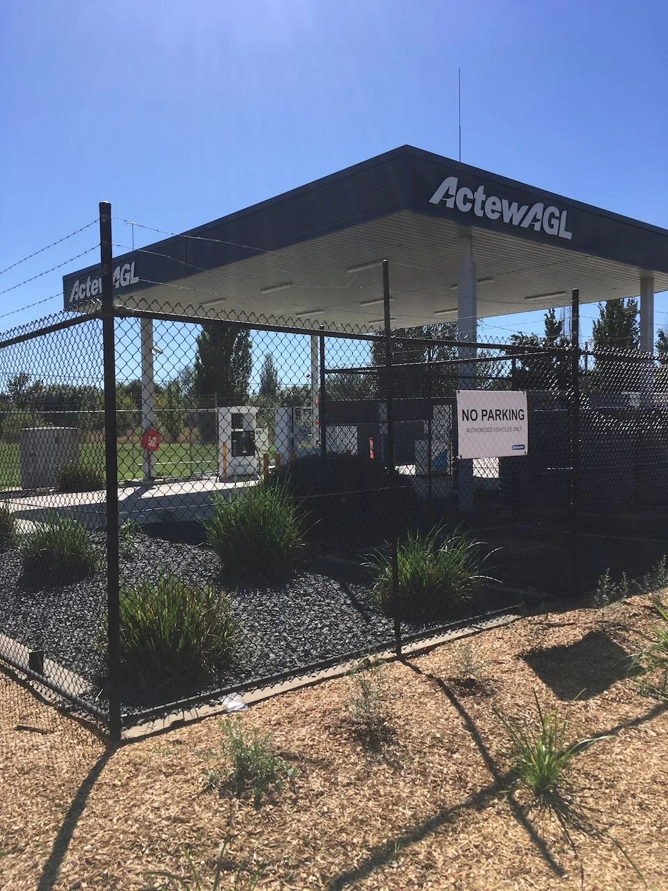 ACTEW_AGL_Hydrogen_refuelling_station_entrance_garden.jpeg