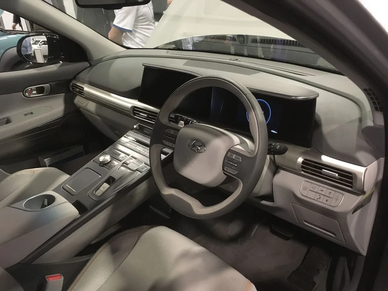 Hyundai_Nexo_FCEV_interior_front.jpeg