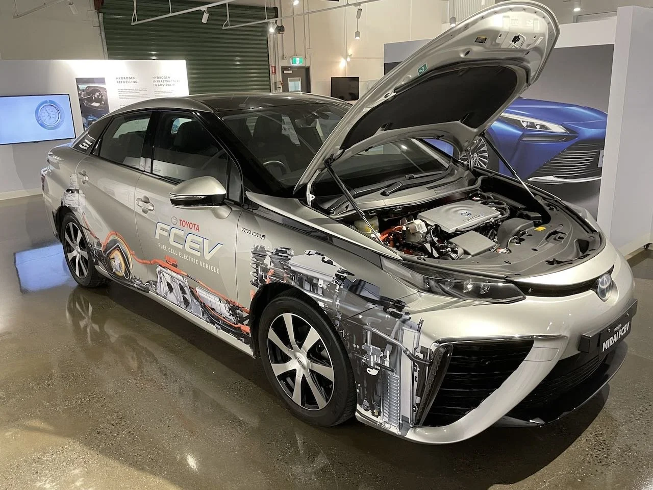 Hydrogen_Education_Centre_Silver_Mirai_right_quarter.jpeg