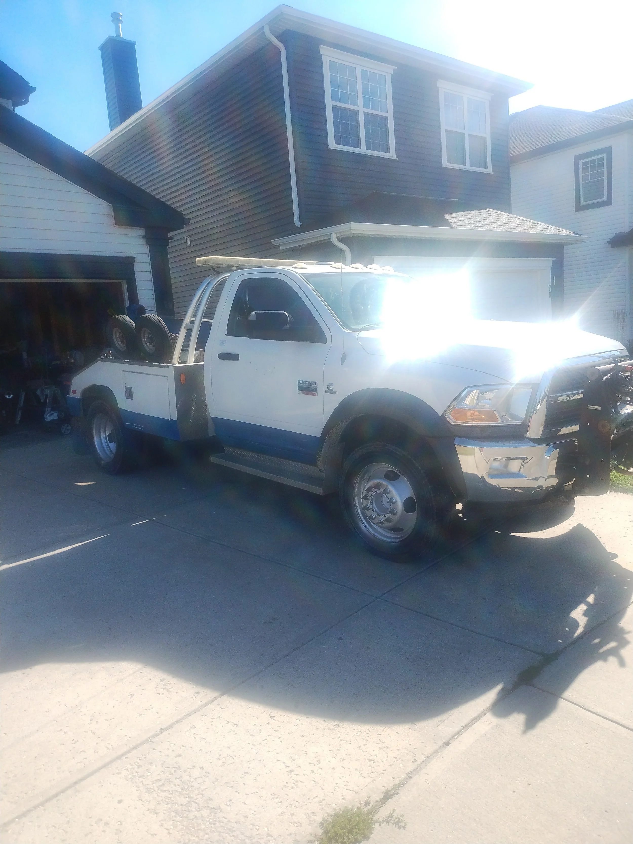 Fast junk car pickup in SE &amp; West Calgary. Free towing, same-day service, and cash paid on pickup. Sell your junk car today.