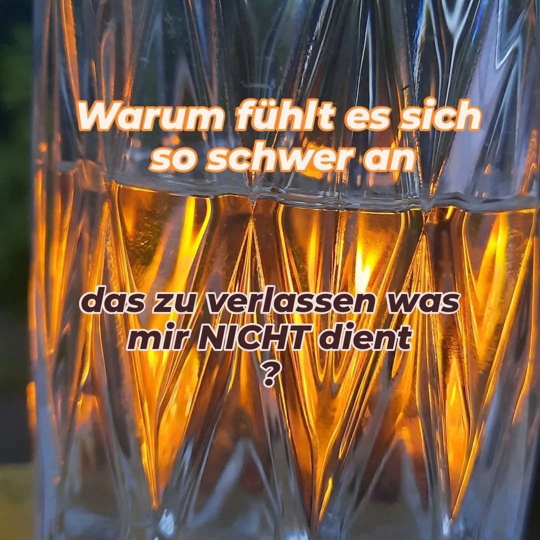 ES F&Uuml;HLT SICH AN WIE EINE TRENNUNG
von dem Liebsten was wir &quot;haben&quot;

Obwohl es uns 
vielleicht schon unser Leben lang
beeintr&auml;chtigt, schmerzt, klein h&auml;lt, unfrei sein l&auml;sst

Es ist uns so vertraut wie unser liebster Ted