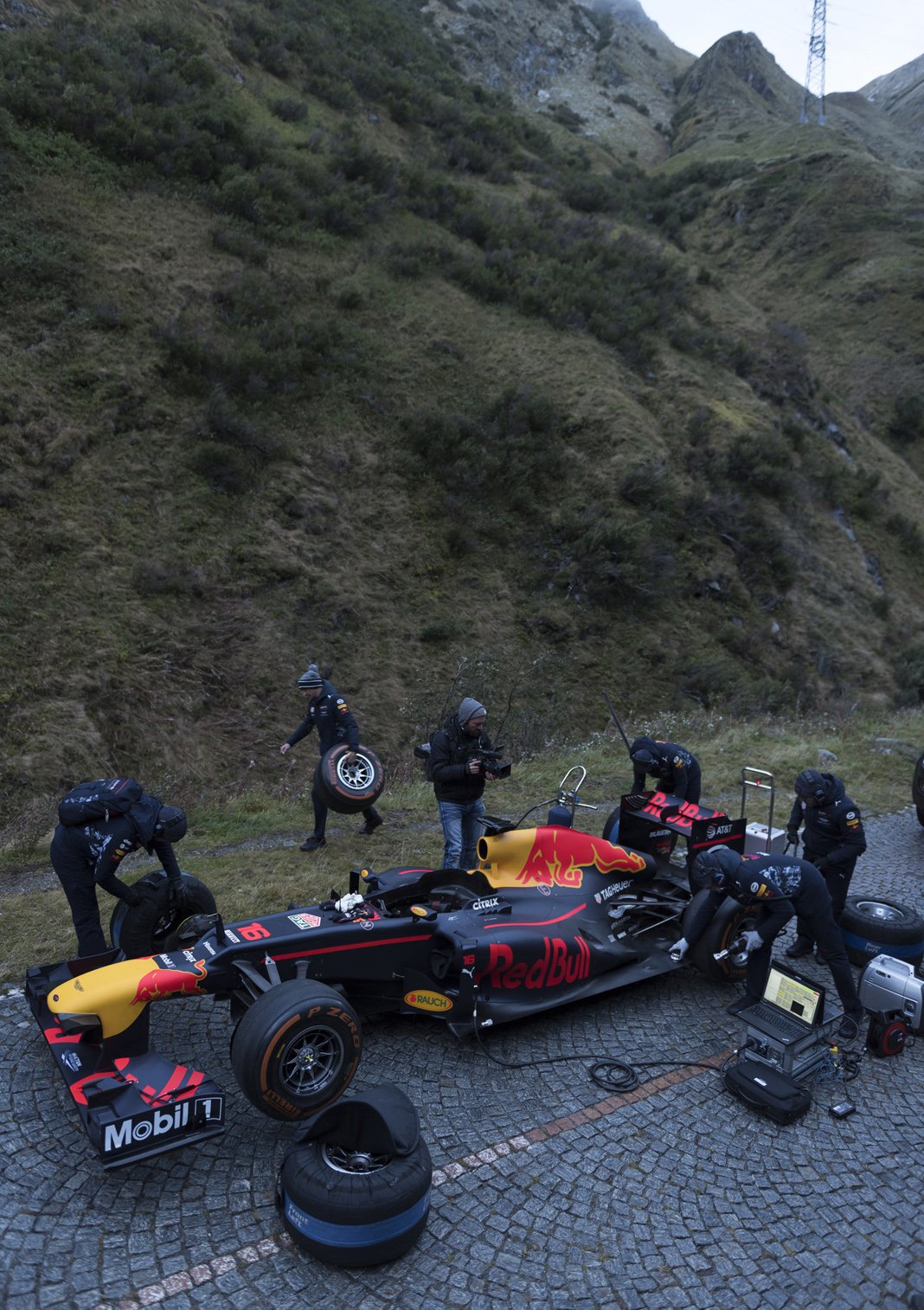 Sébastien Buemi, Swiss Red Bull racing driver, was faced with a daunting challenge to drive a Formula One car up the Tremolastrasse to the Gotthard Pass.