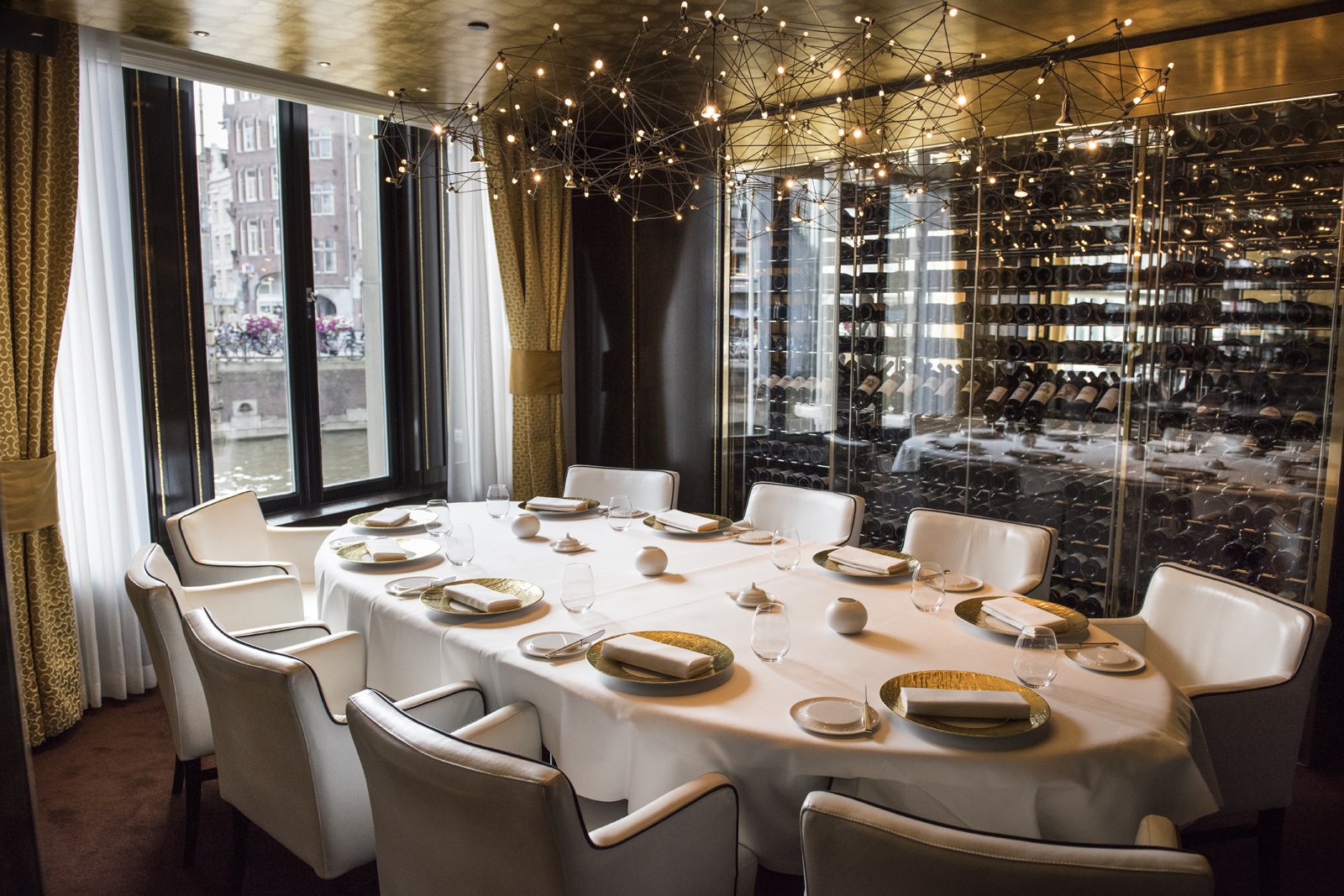 Interior of Michelin star restaurant Bord'eau in Amsterdam.