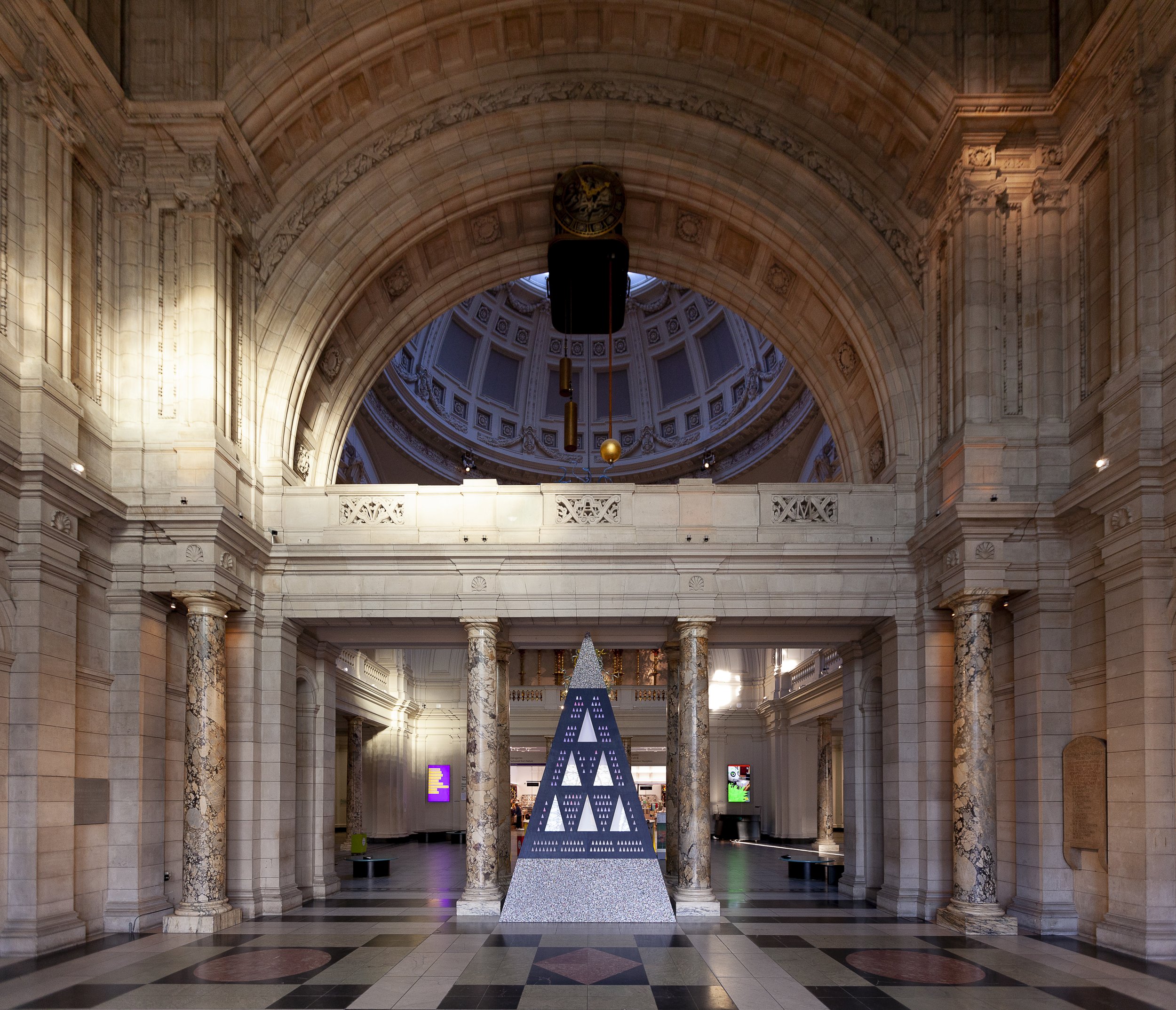 V&A Christmas Tree, Aberrant Architecture