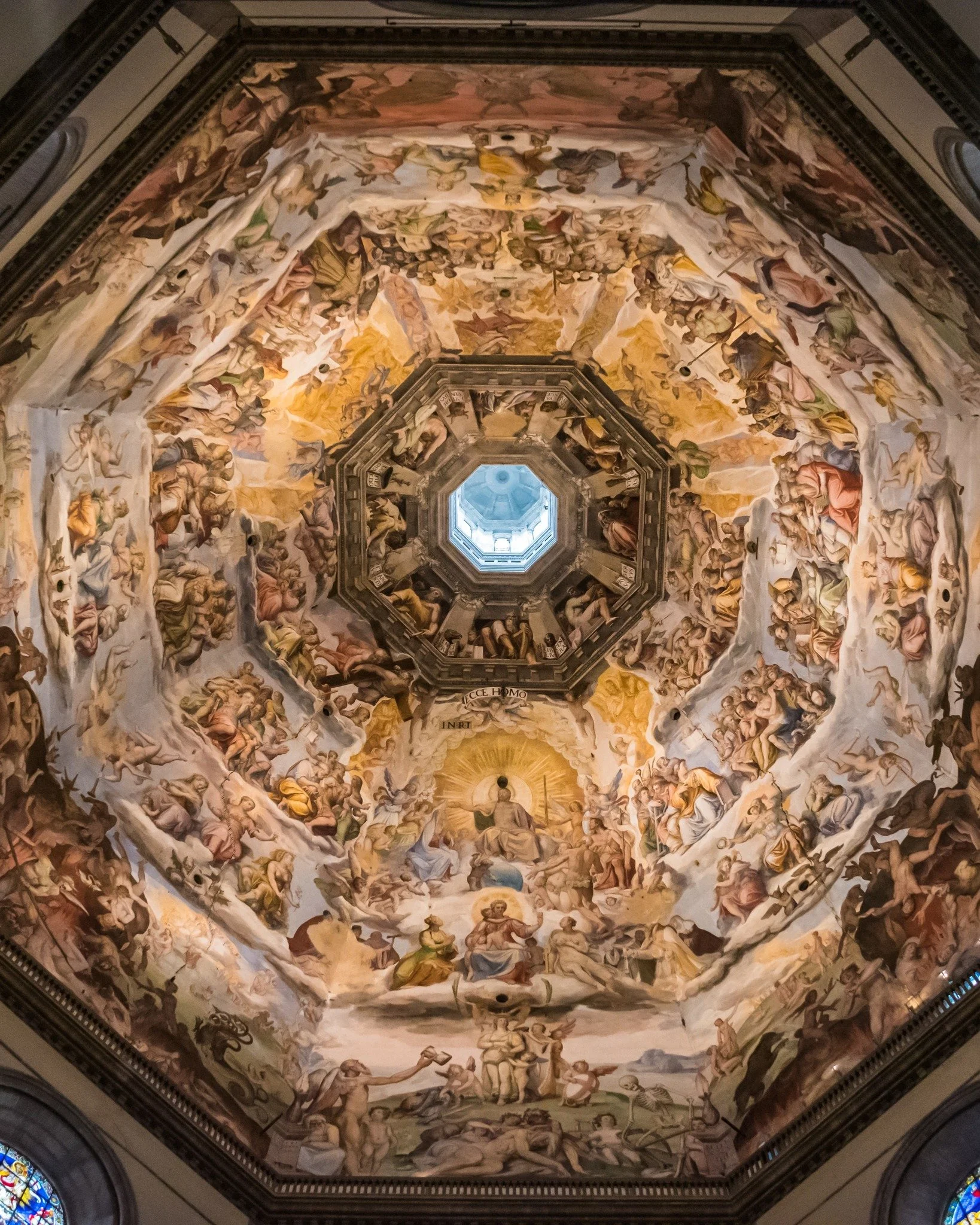Did you know that inside the Florence Baptistery you&rsquo;ll find one of the most breathtaking mosaics in the world, dating back to the 13th century? ✨ 

The golden ceiling tells stories of heaven and earth, making every glance a journey through his
