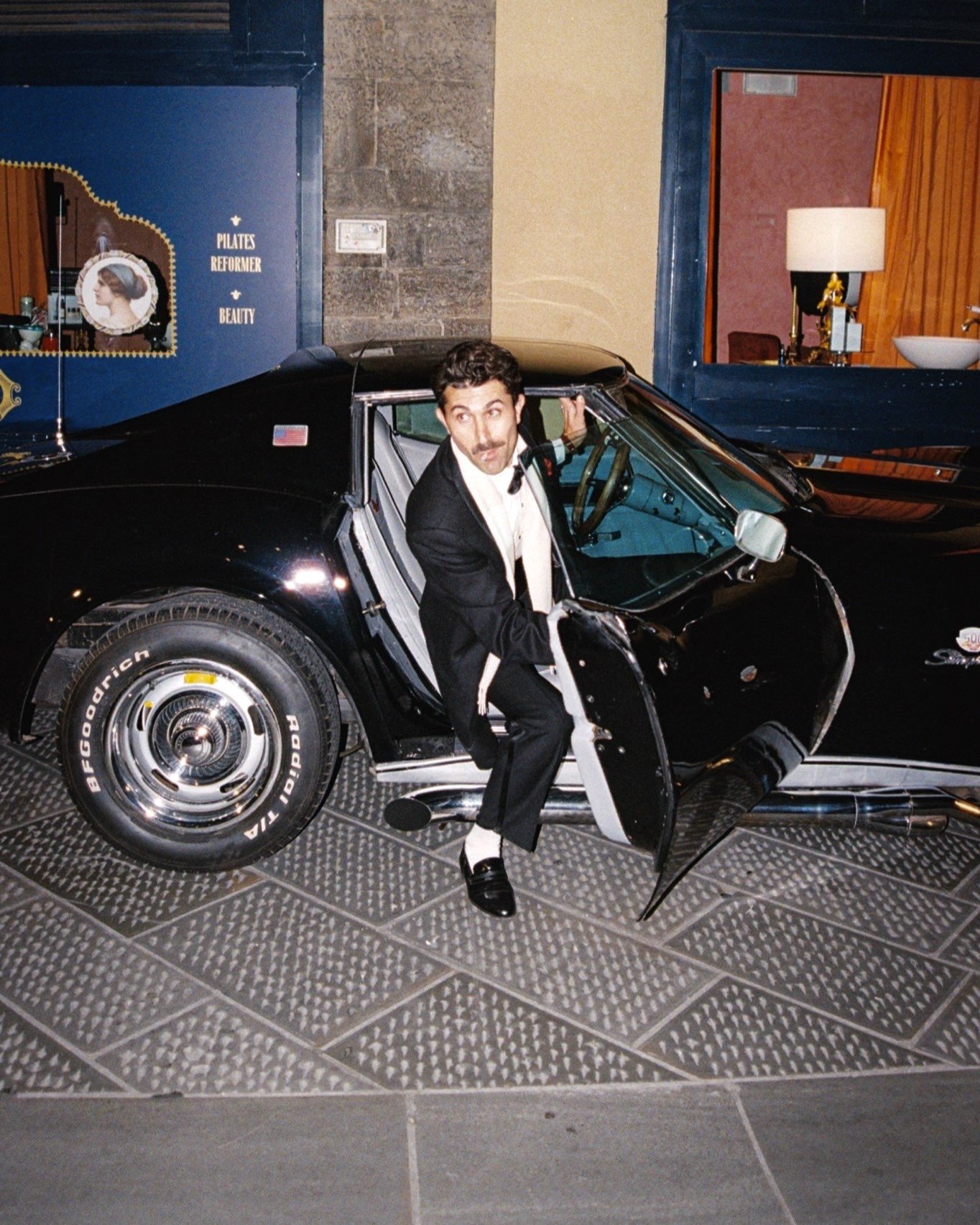 Meet the members: @ata.de.cin 📸

Photographer based in Florence, originally from Mardin, Turkey. Started snapping photos at 9 and after a career as a Turkish Air Force pilot, followed his passion full-time in 2022. Inspired by Slim Aarons, he captur