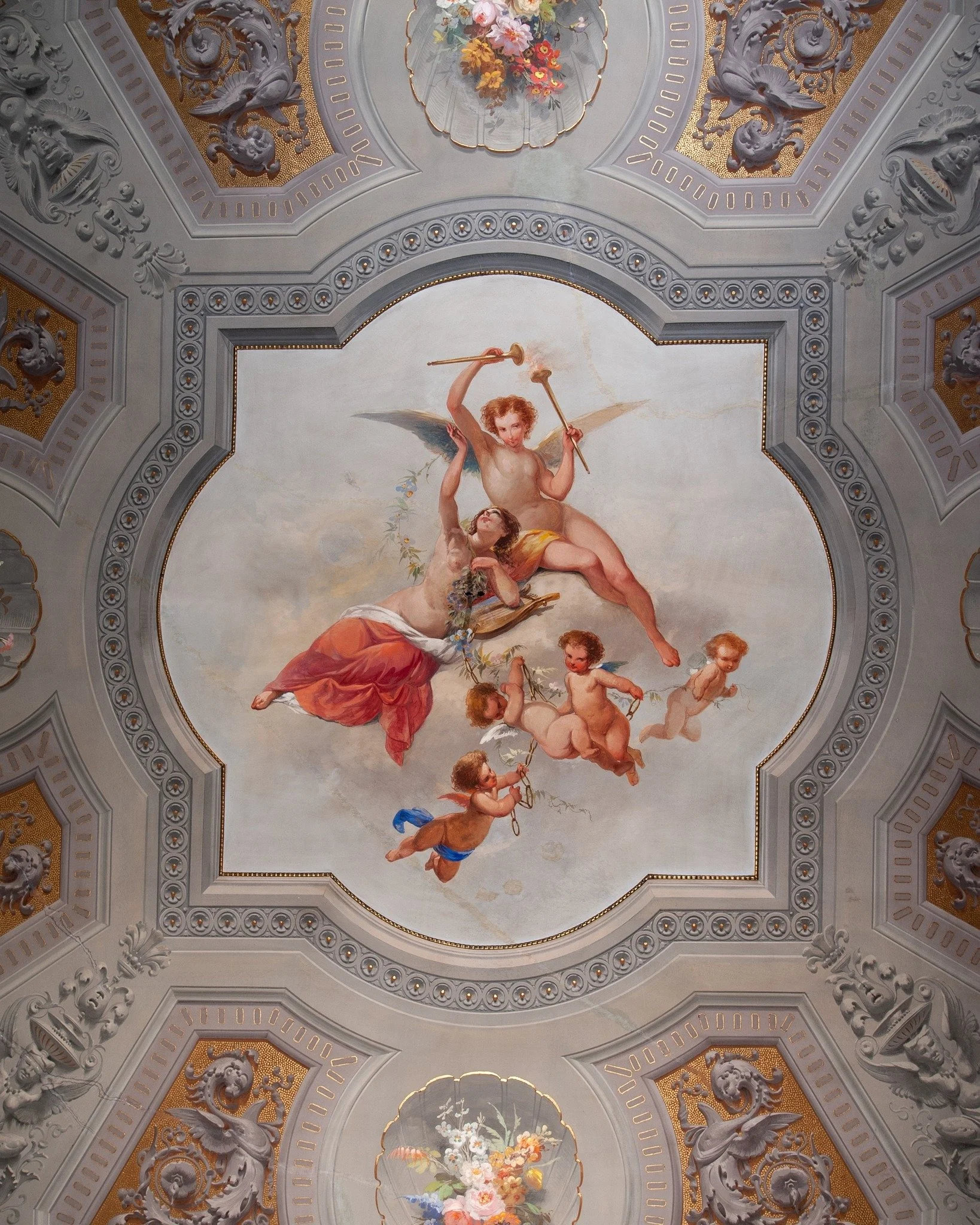 Ever slept under a sky of frescoes? ✨

In our room, at House of Nine, falling asleep while gazing at the ceiling becomes a truly immersive art experience.

#houseofnine #frescoedrooms #artimmersion #boutiquehotel #florence #historicdetails #slowluxur