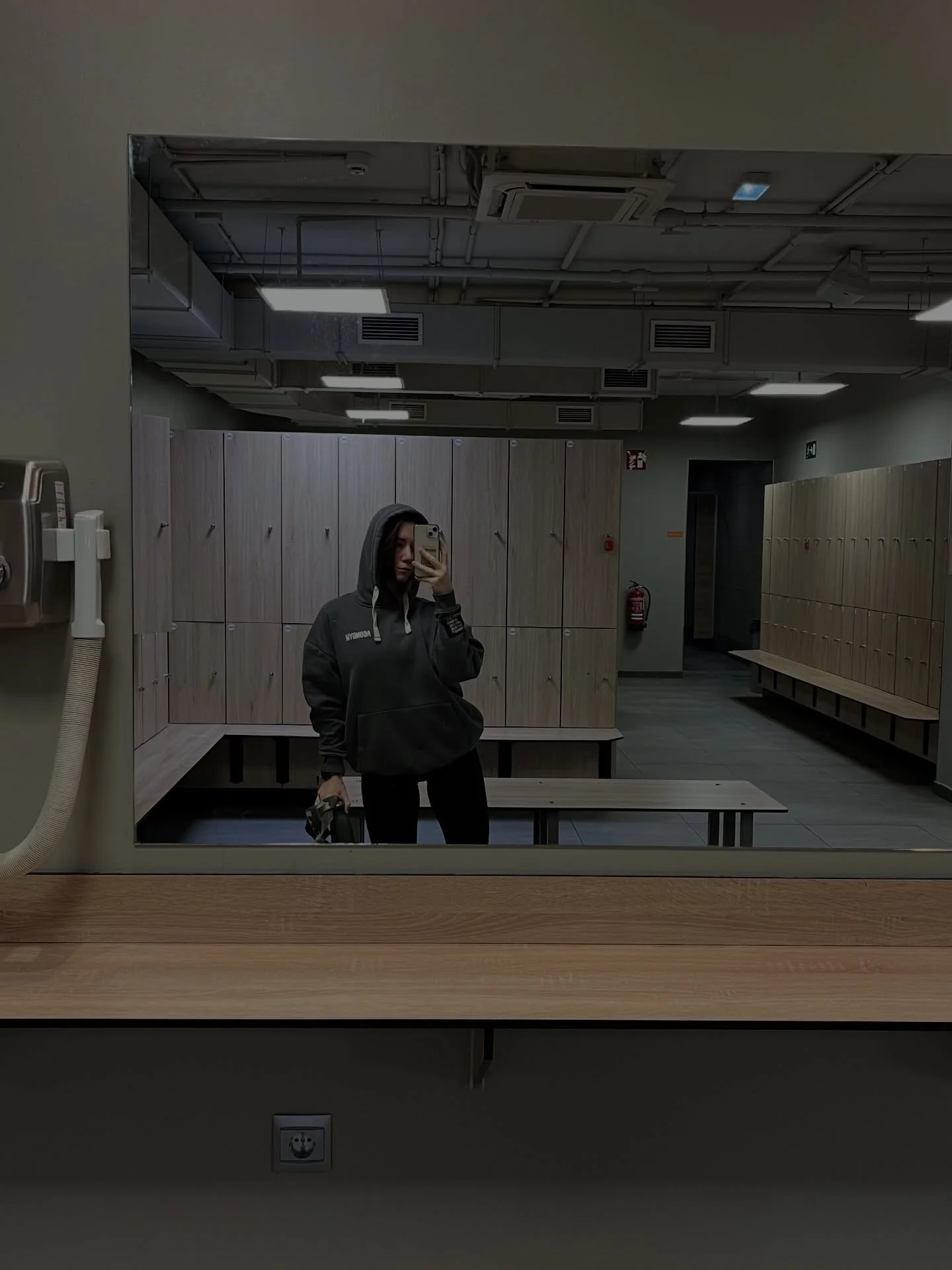 Entrenamiento de pierna &ndash; desglose 🔥

1️⃣ Peso muerto convencional: 4-5 x 3-5
2️⃣ Hip thrust pesado: 3-4 x 6. Consejitos:
👉🏻 El movimiento viene de la cadera. Mira el v&iacute;deo n&ordm; del calentamiento con el puente de gl&uacute;teo; me 