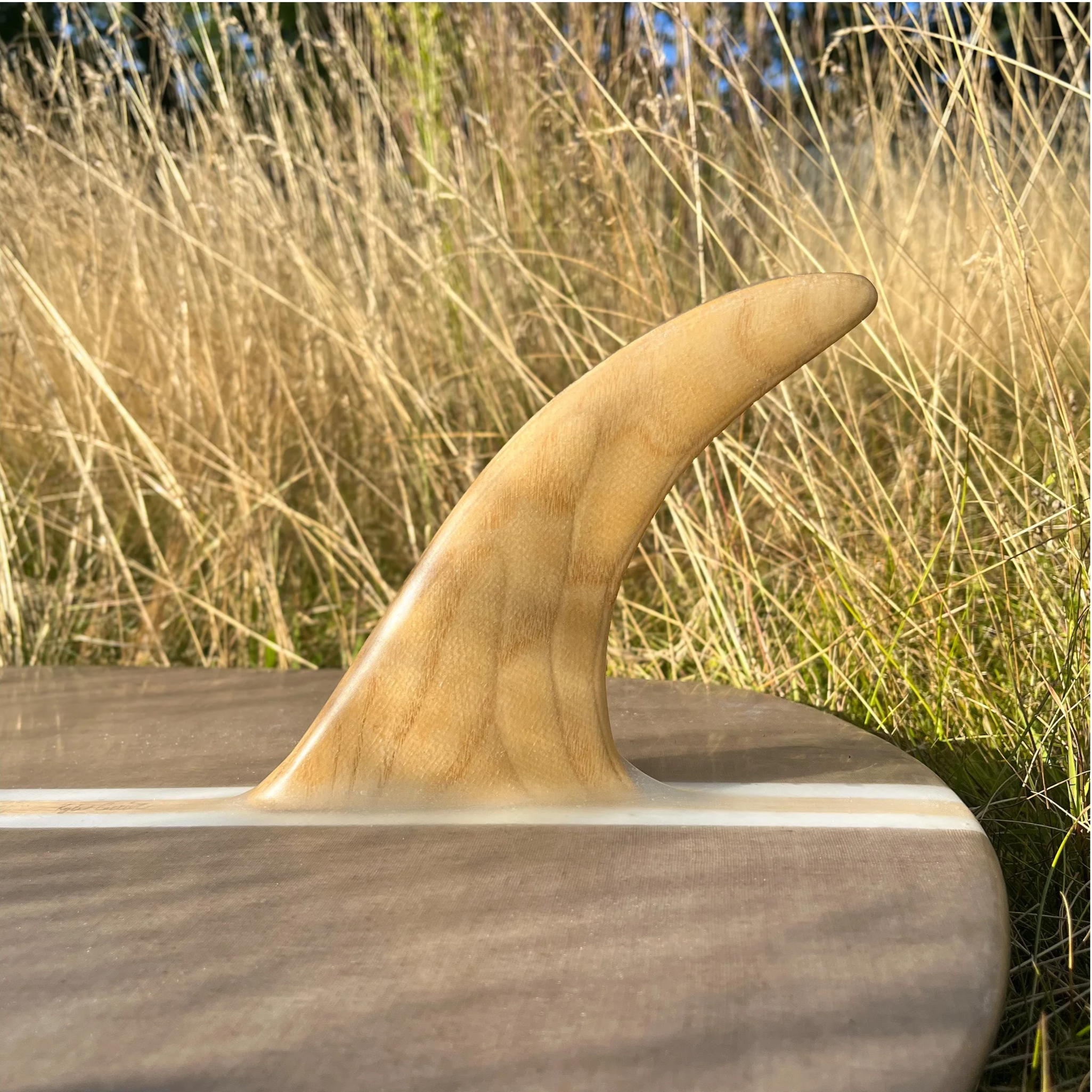 Hand-foiled ash and 7.5oz volan 5.75” 4A flex fin