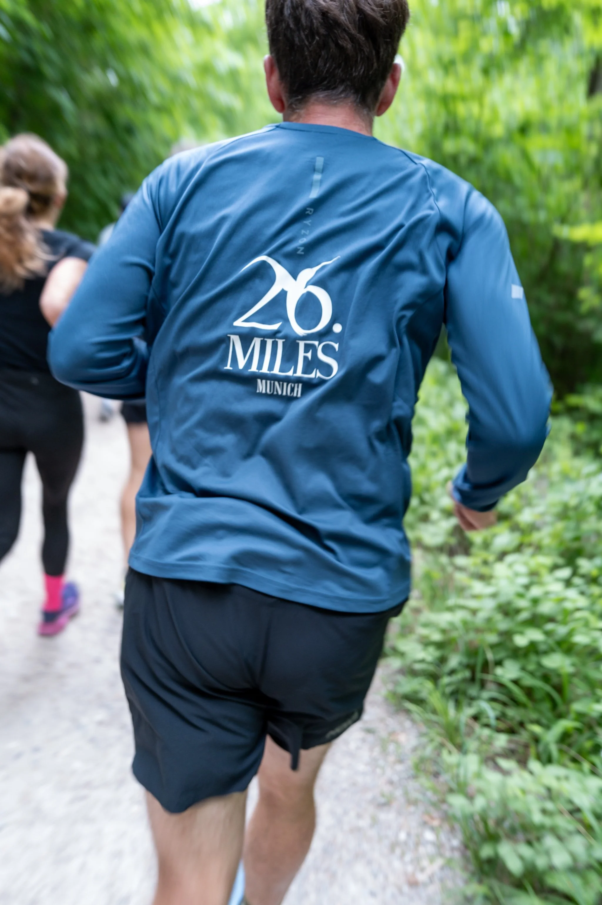 In Colour of the Earth durch München – Unsere Teamwear powered by Ryzon