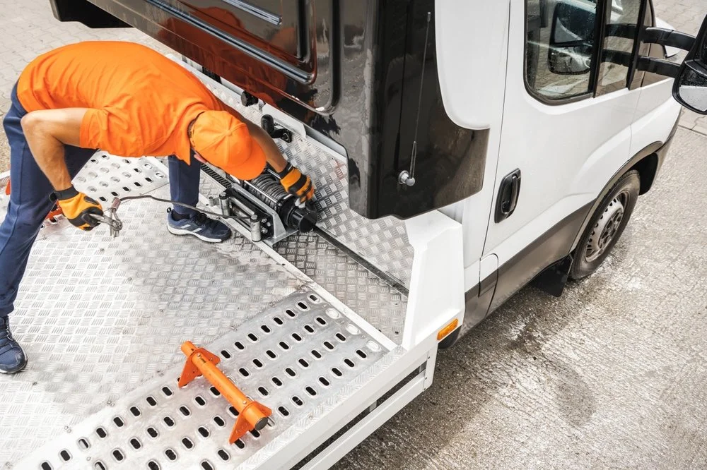 Winch-Out vs. Standard Towing: What’s the Difference?