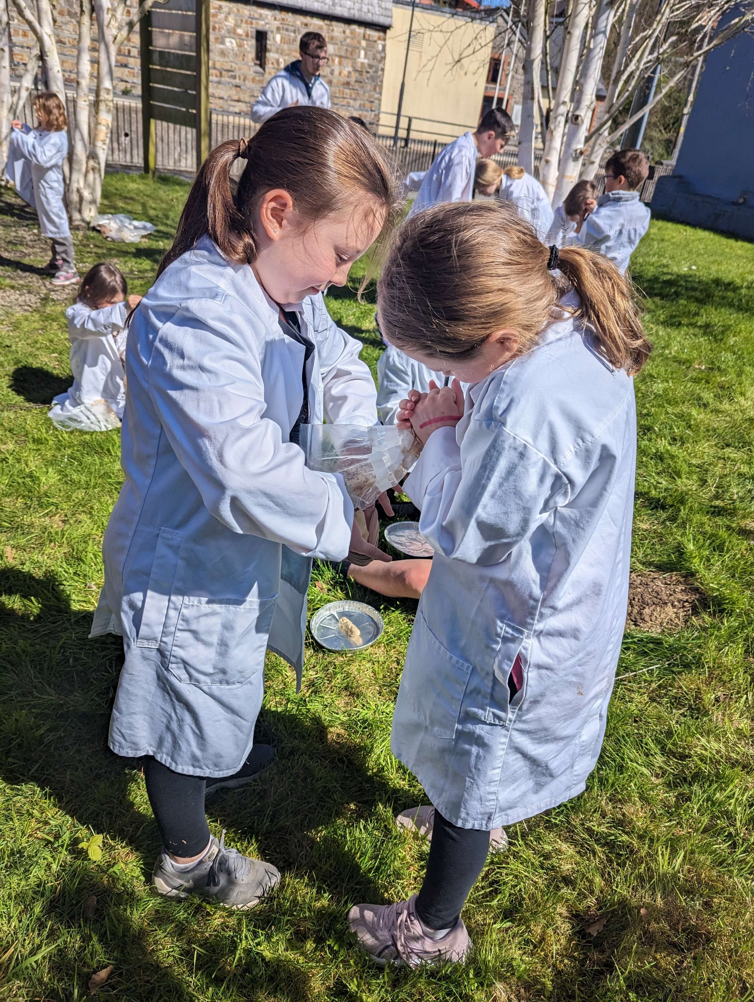 Discover our science kits for 6 year olds and up.