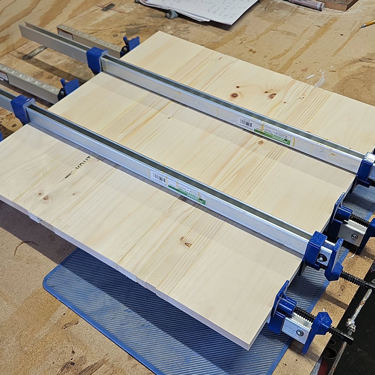 Time for a glue up!
#clampchamp #glue #sticktogether #signs #saturday #shoptime #woodworking #titebond