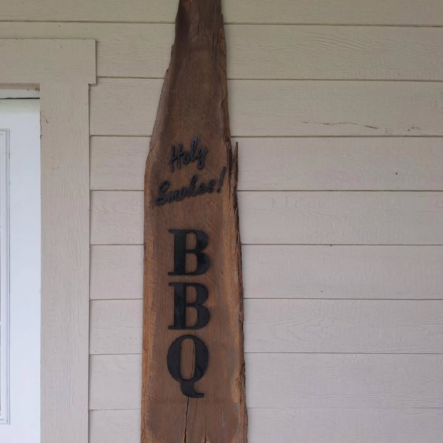 Love seeing pics of client installations. This sign fit very well in their outdoor kitchen. Now get smokin!
#holysmokes #bbq #barnwood #signs #outdoorliving #outdoorkitchen #smokedmeat #grillinandchillin