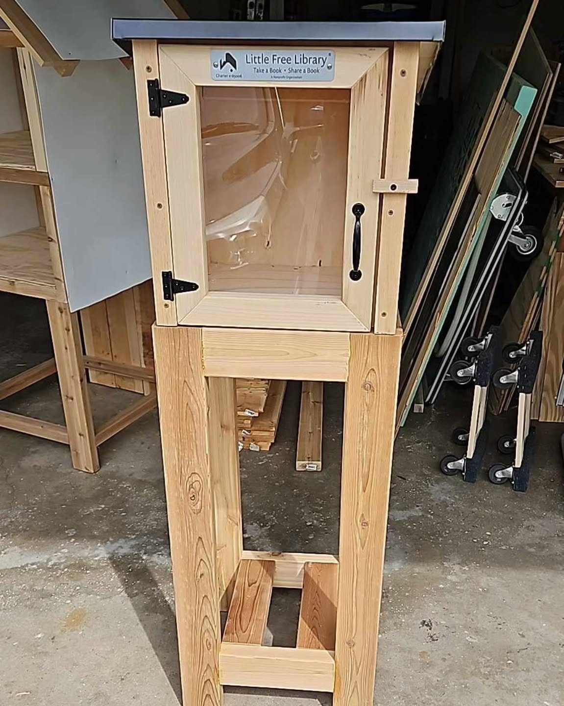 A little Saturday afternoon build. This @littlefreelibrary needed a stand. Glad I could help with this one!
#saturday #shoptime #woodshop #woodworker #reading #freebooks #onedownonetogo