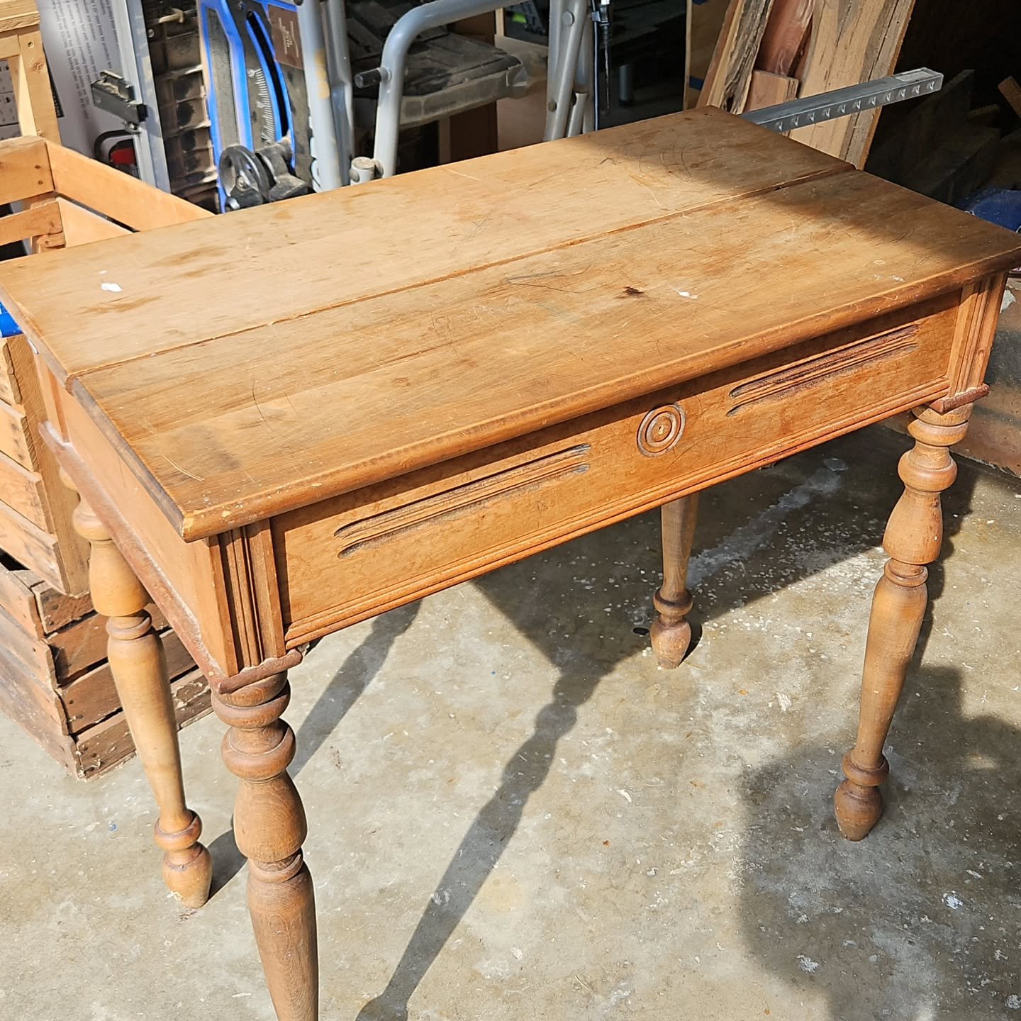 Coming up next....antique (not sure if it actually qualifies 🤷) desk refurb.
Add strength/structure
Maybe some color
Transform it a little bit
We don't just make, we remake!
#maker #refurbish #repurpose #oldtonew #curbfind #pick #picker #furnitu