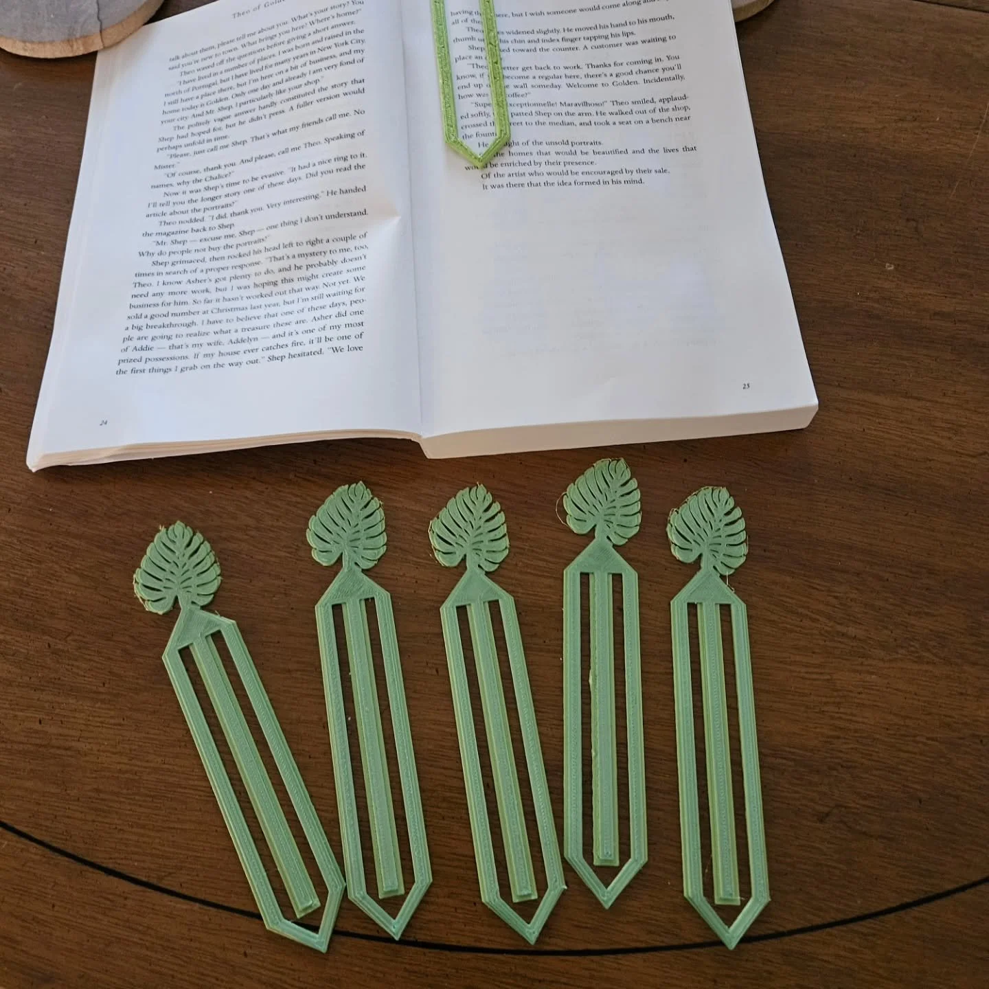 Been trying some new things with the 3D printer........ 

bookmarks!

These and other designs are possible. Thinking about making them available on our website...🤔

#ohthepossibilities #3dprinting #books #bookmark #reading #maker #making #makestuff