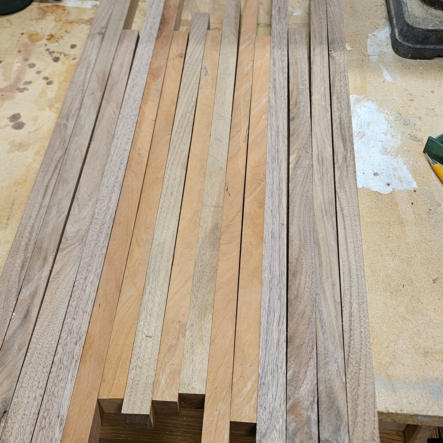 A little break in the cold temperatures means a little time to get to work!

Breaking down some walnut and cherry for a new cutting board commission. I love the look of this finished combo 🤩. Looking forward to seeing it.

#woodworking  #winter #cut