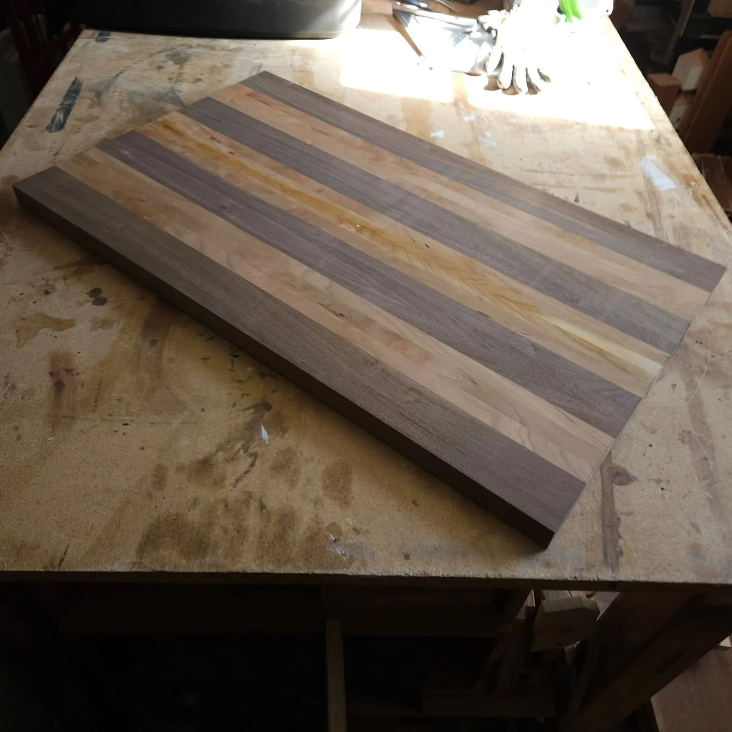 Glue ups are done, now to get down to details. 

#comingrightalong #bigboards #cuttingboard #woodworking #detailsmatter