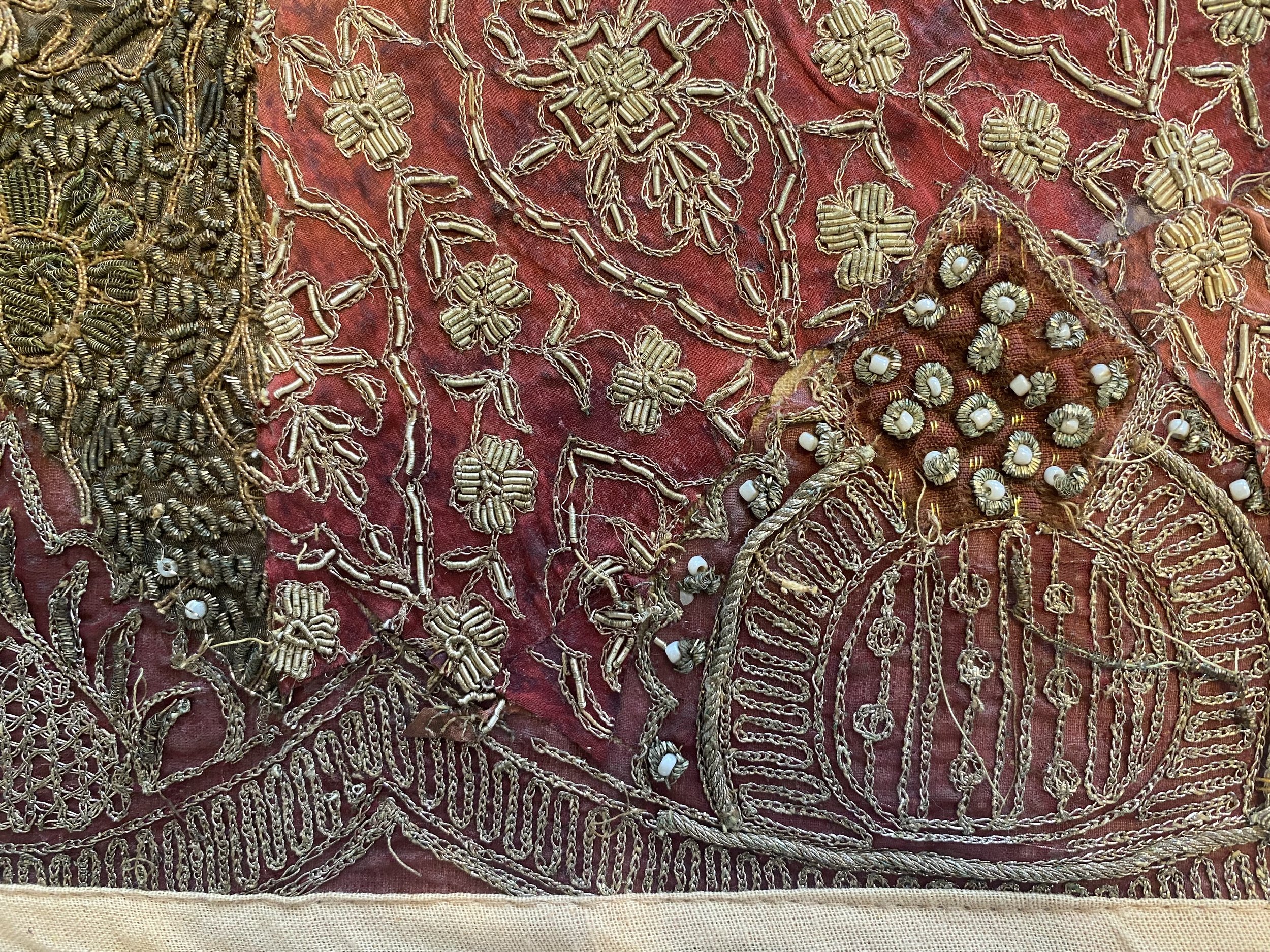 Example of area with loose threads before conservation