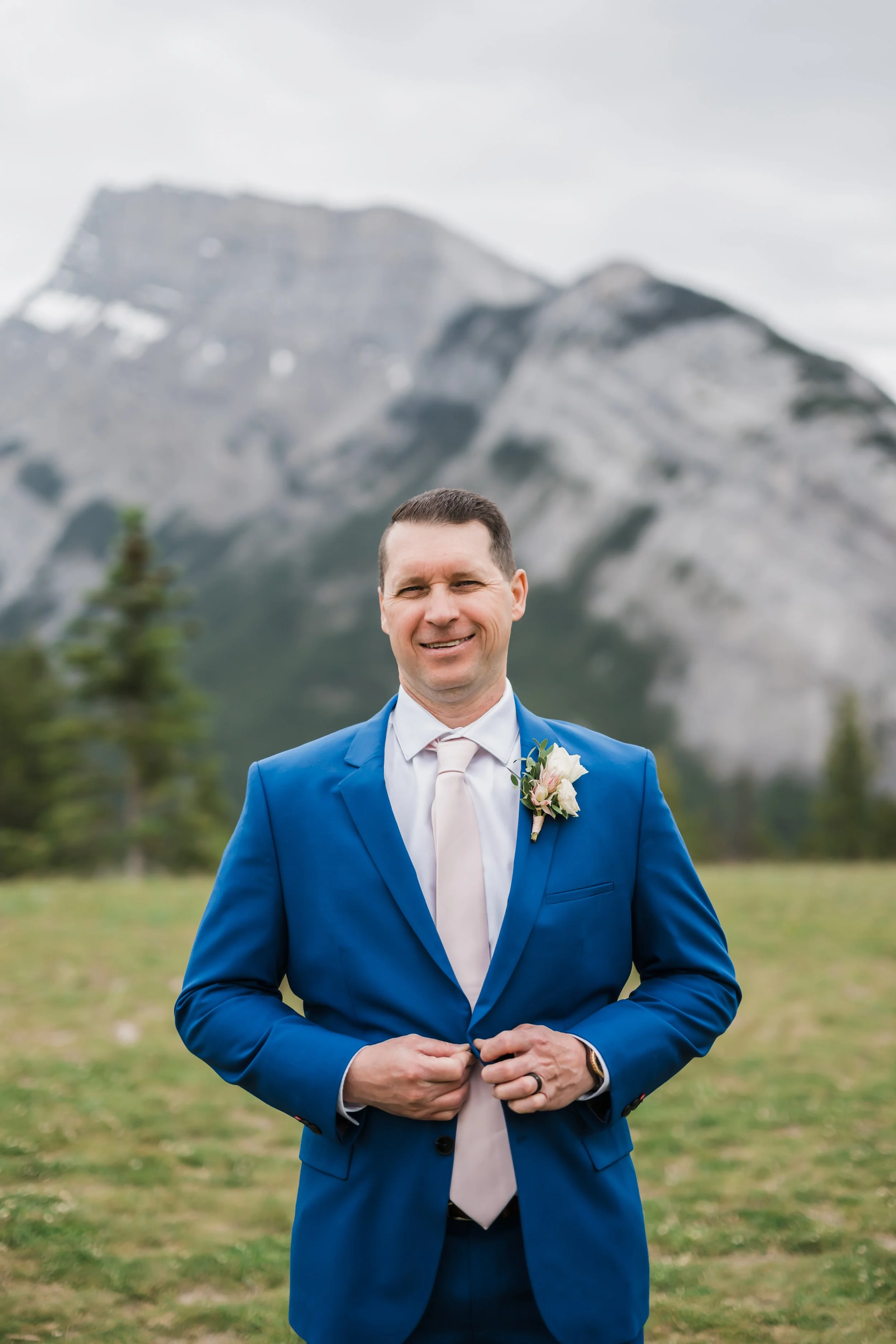 P&R_CalgaryWeddingPhotographer-31.jpeg