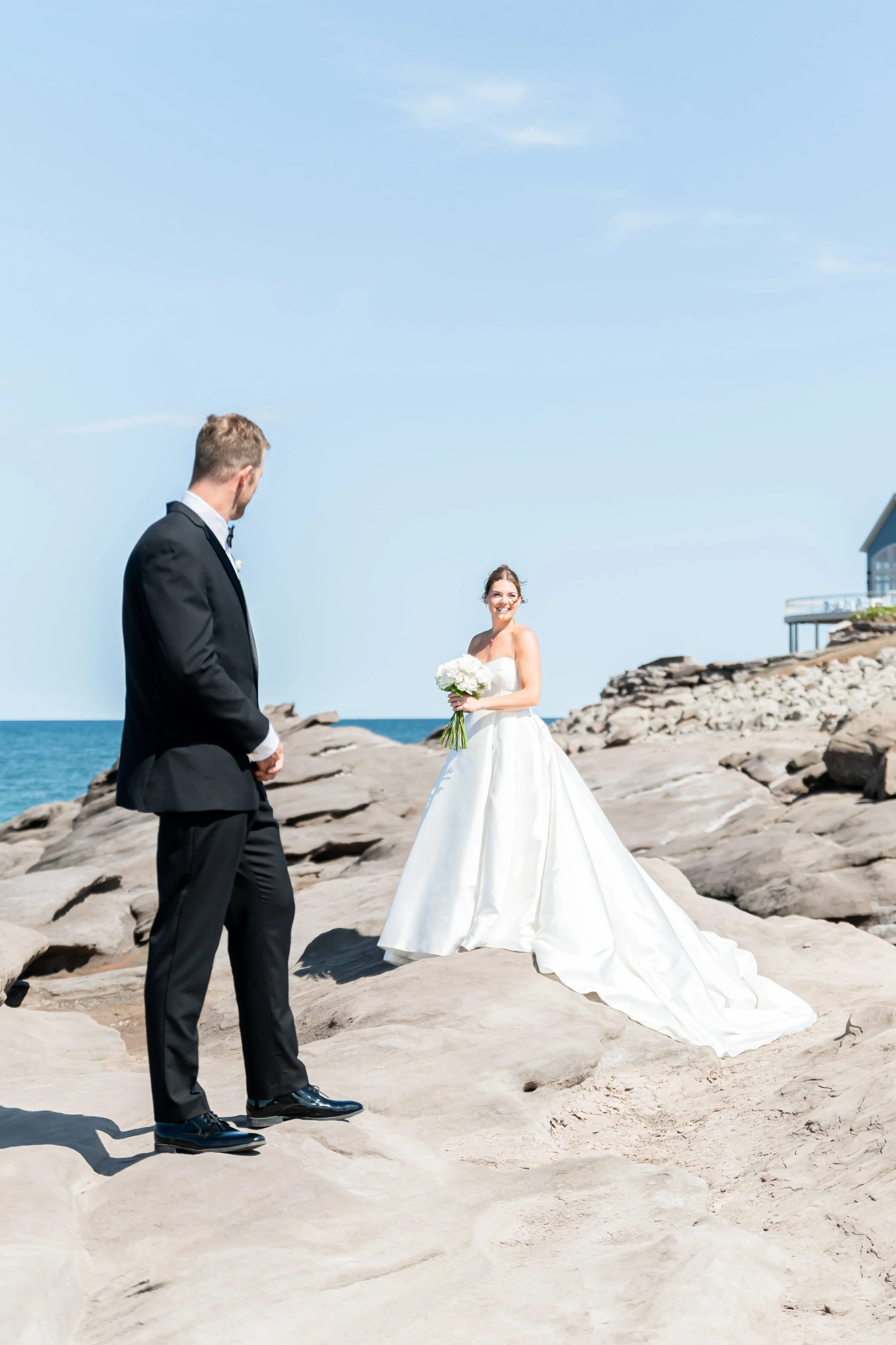 Capturing unforgettable wedding celebrations with luxury editorial photography across Canada.