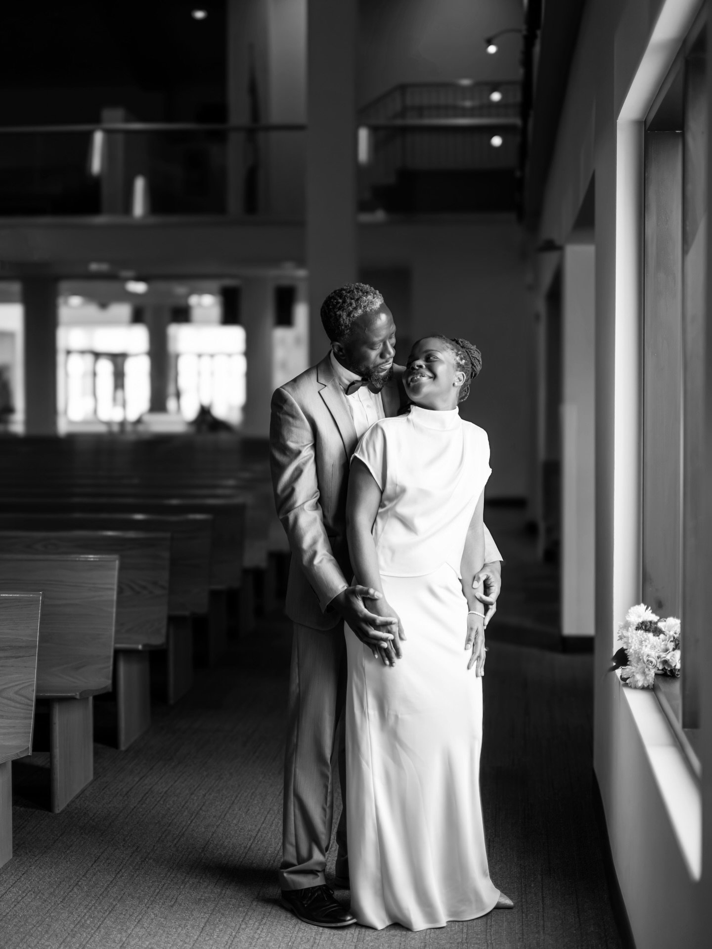 Give me a little church wedding and watch magic happen ✨ The snow was an added bonus! 

#yycweddingphotographer #calgaryweddingphotographer #yycwedding #yycweddingphotography #calgaryelopementphotographer