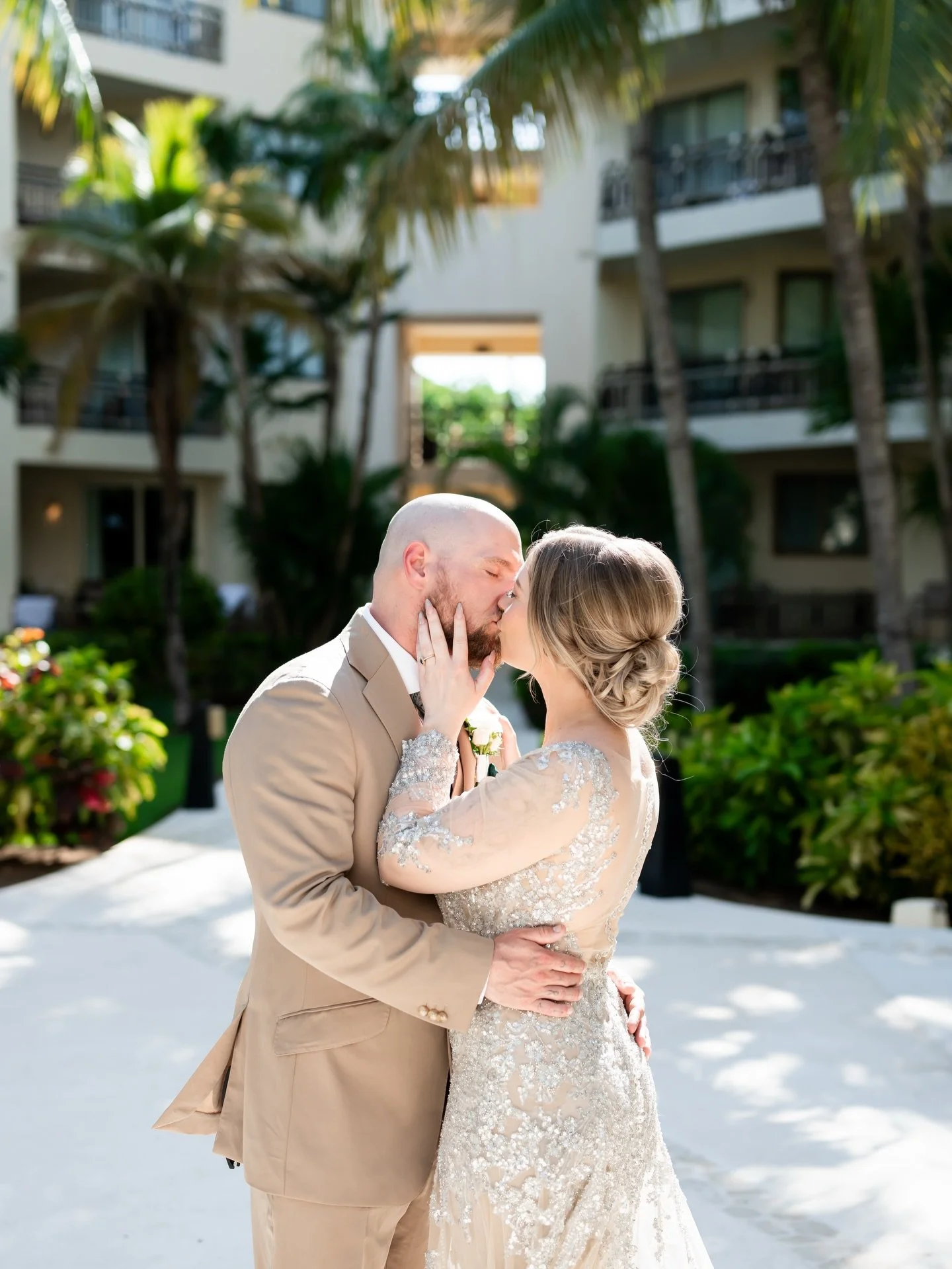 Hello, paradise called with these stunning photos 🥹 

@kerrilynnp &amp; @daltrond 

And the bestest co photographer ever one can ask for @tesslucasphoto ❤️ 

#yycweddingphotographer #yycdestinationphotographer #mexicoweddingphotographer #dreamsrivie