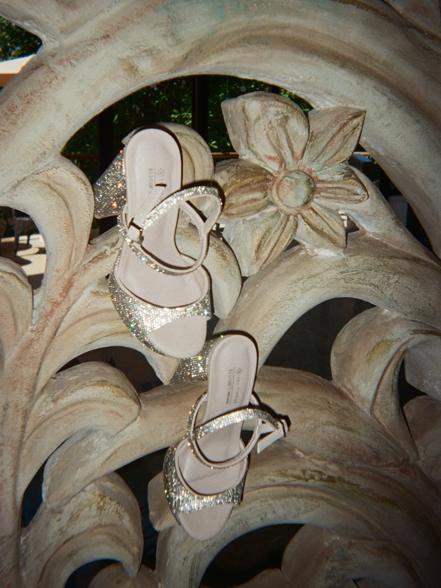 We had to have a few fun film shots ✨ Photos are not always or meant to be ✨perfect✨, photos are meant for storytelling ❤️ 

@kerrilynnp &amp; @daltrond 

With my fab co-shooter @tesslucasphoto 

#yycdestinationphotographer #cancunweddingphotographer