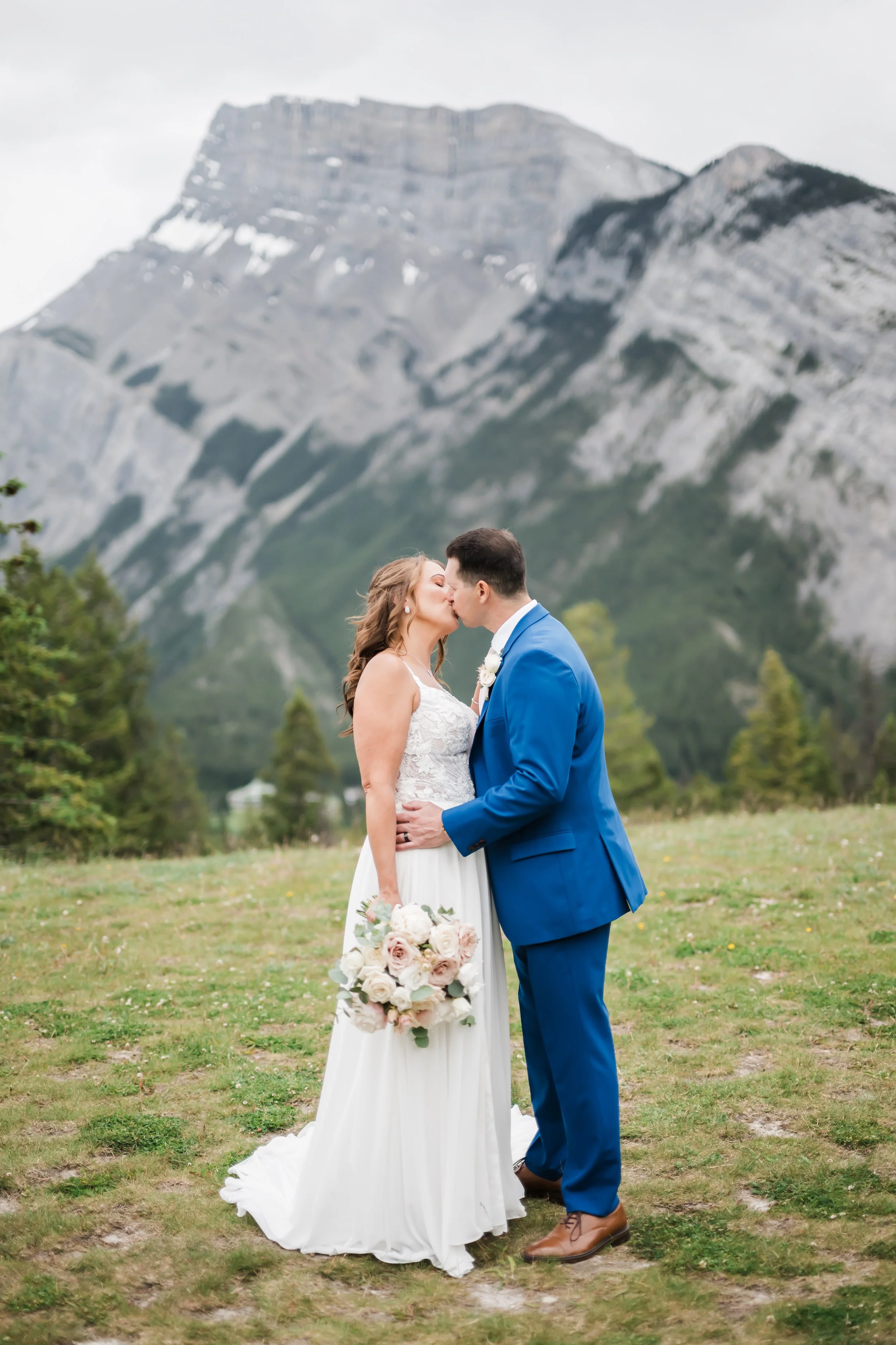 P&R_CalgaryWeddingPhotographer-23.jpeg
