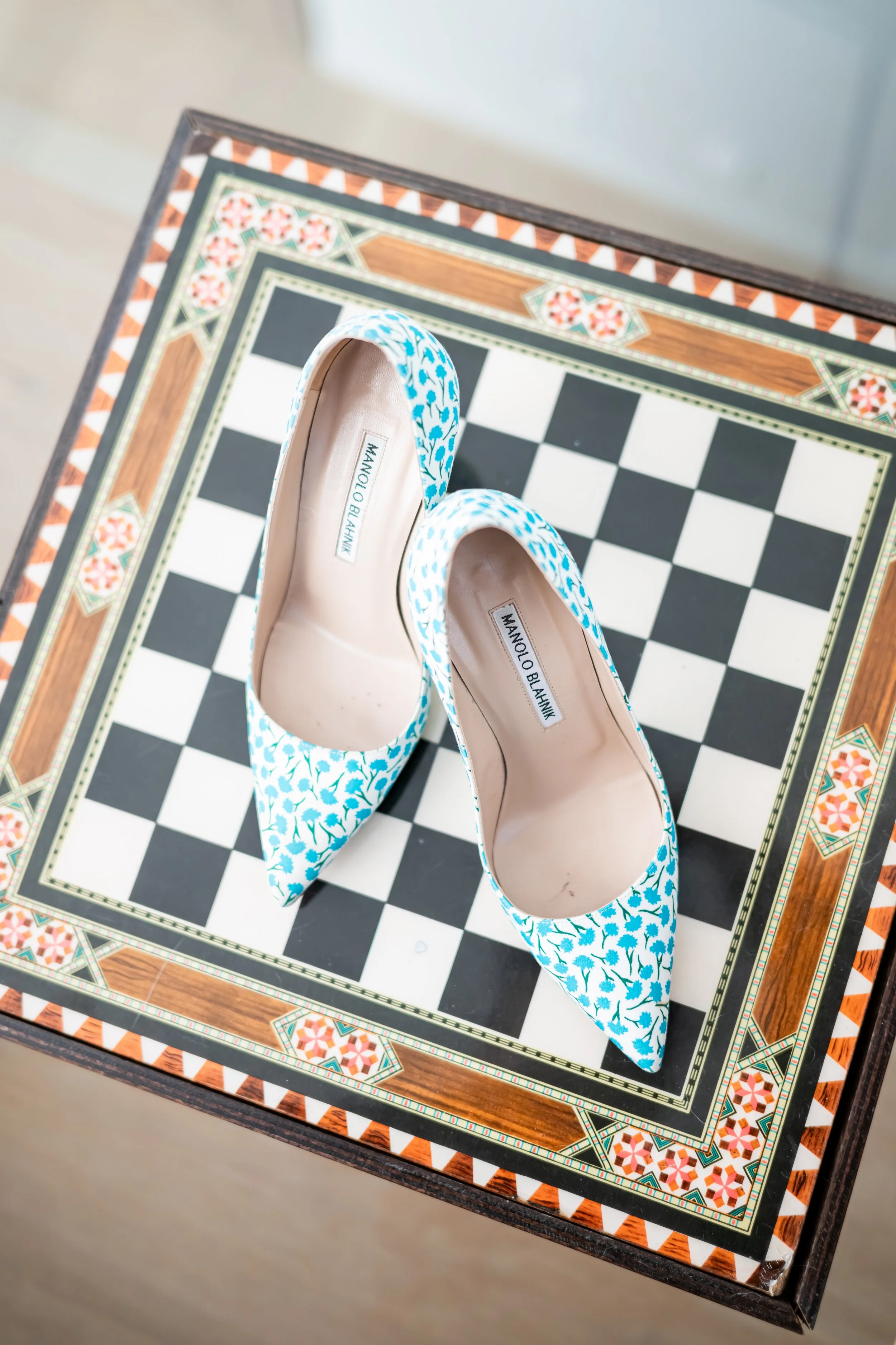 Calgary Wedding Photographer - Anastasia Kircheva Photography is committed to giving you the Best Calgary Wedding Photography service. Book now for your Calgary Wedding Photography, Engagement Photography or Calgary Family Session. Make memories whil