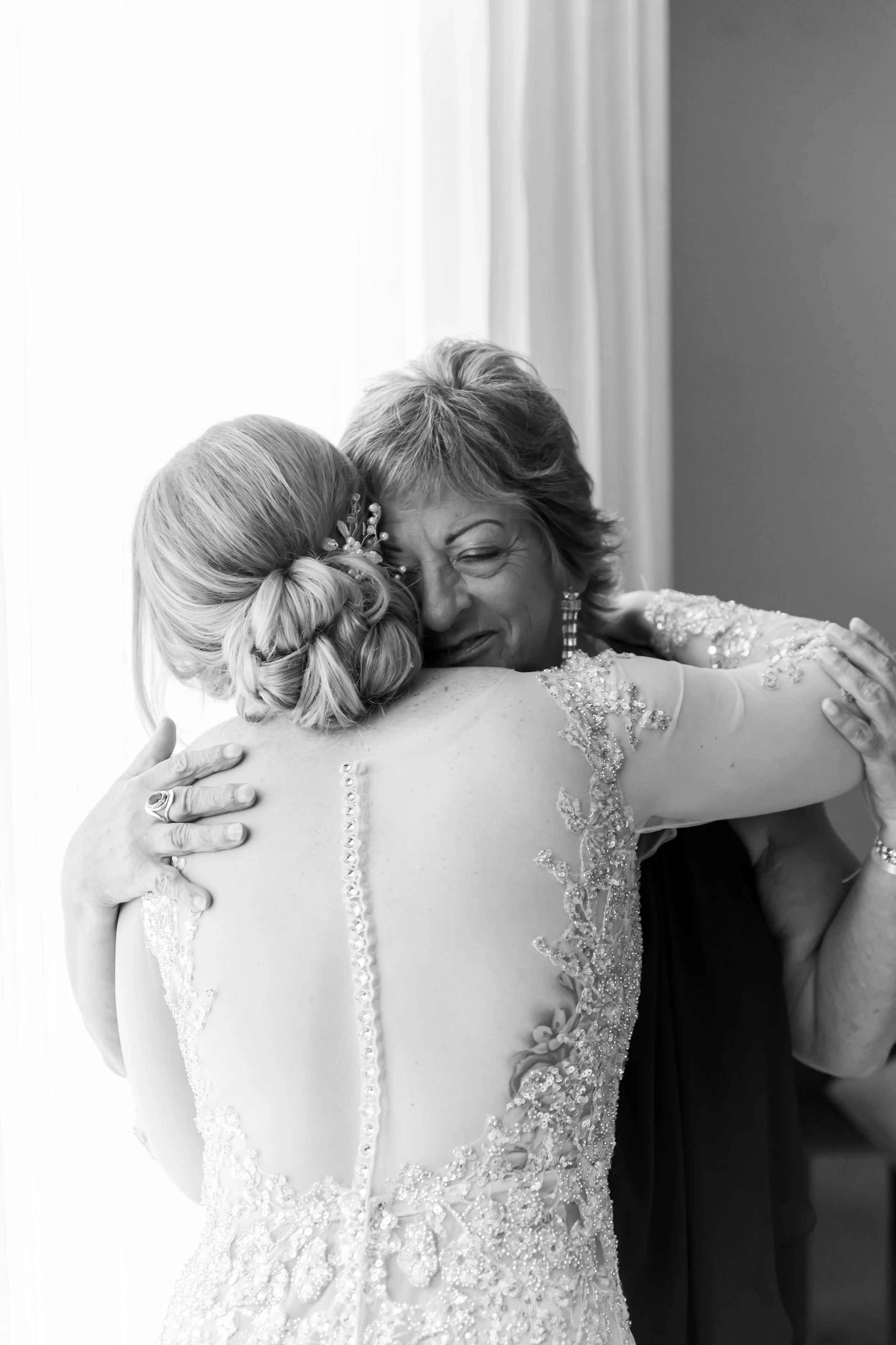 Chic and timeless bridal portraits by a Calgary wedding photographer.