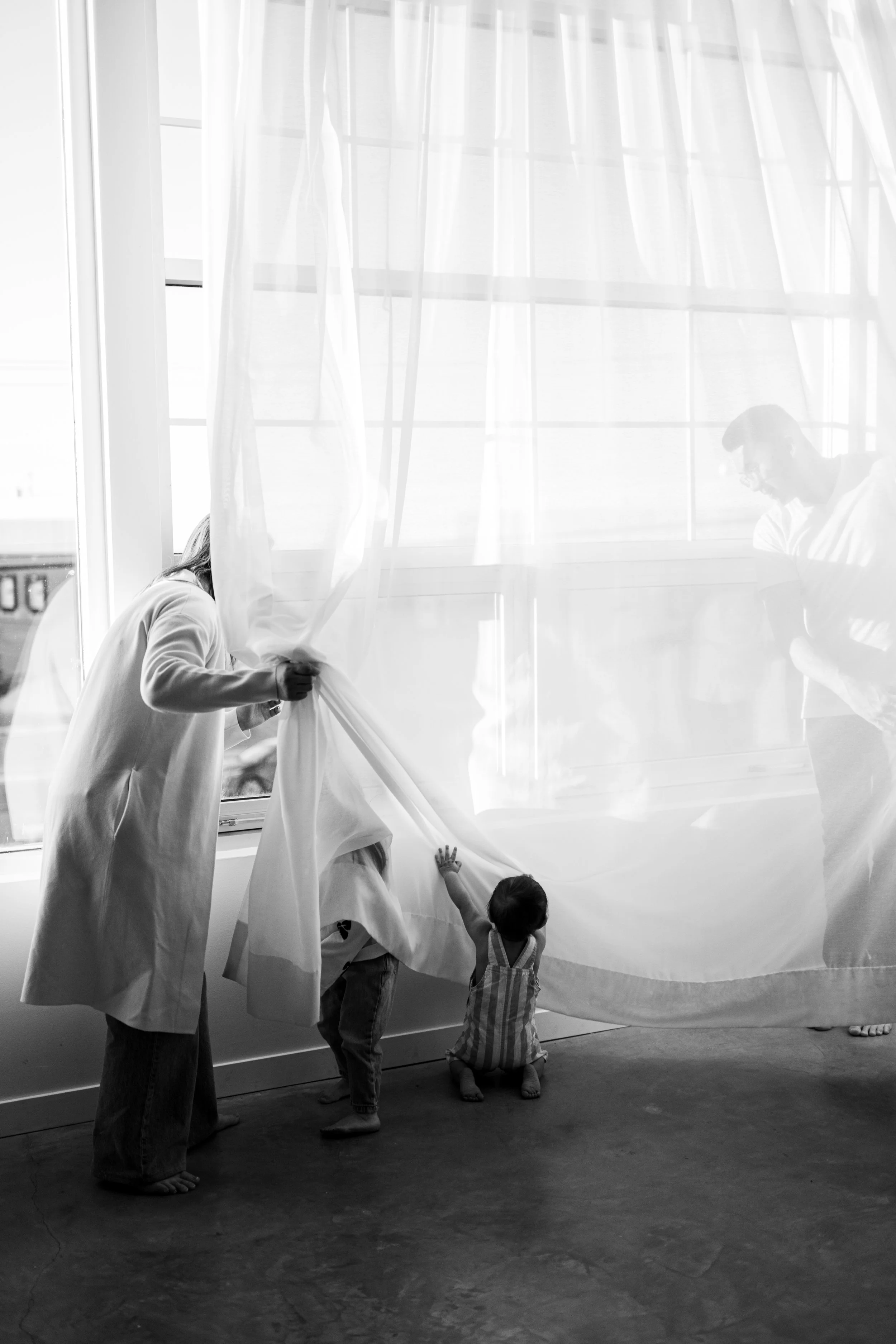 Calgary family photographer services bring a unique blend of artistry and emotion to every frame. As a premier family photographer in Calgary, I specialize in crafting stunning visual narratives that reflect the essence of your love story. Discover t