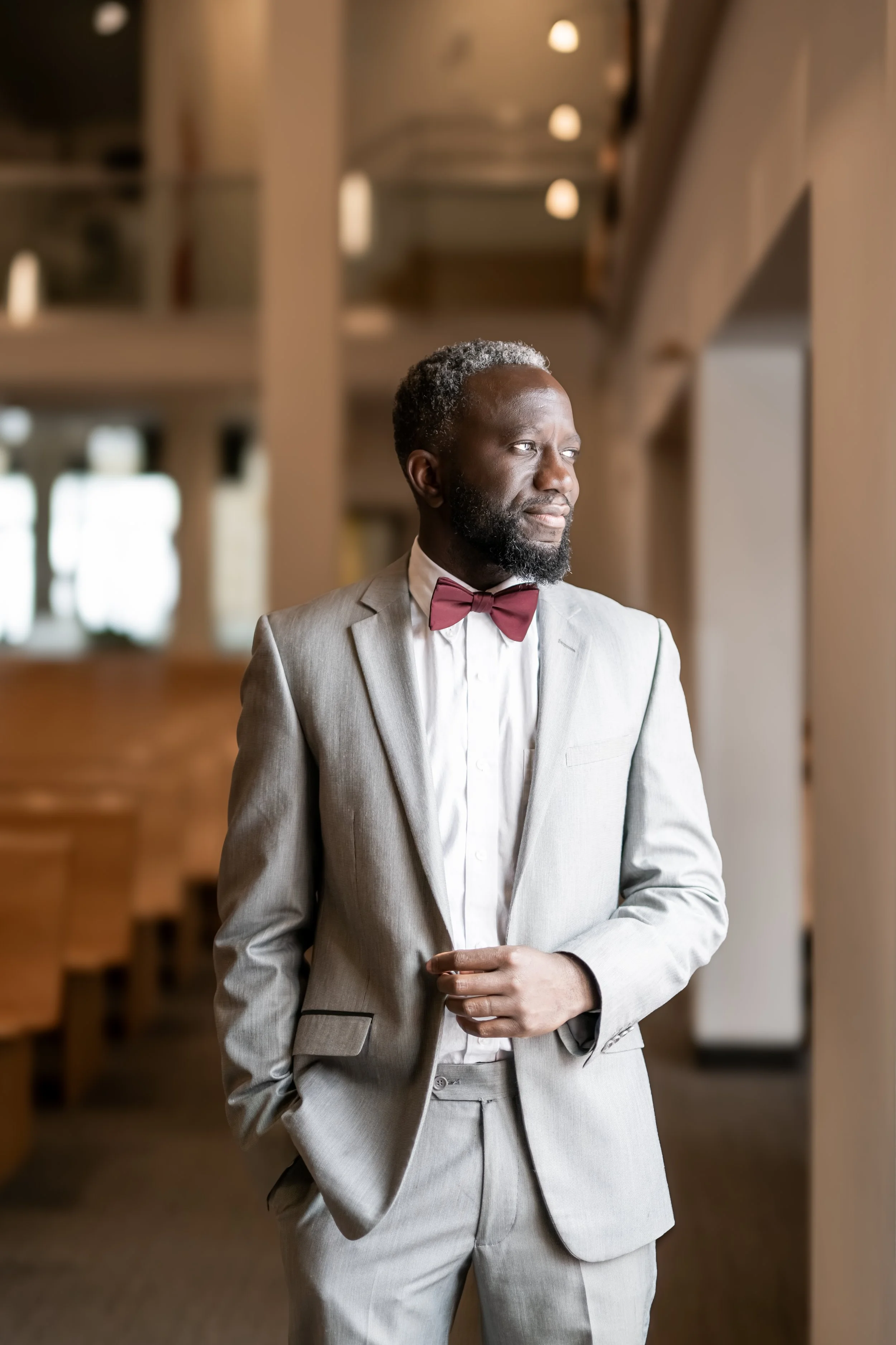 Looking for a Calgary wedding photographer who captures genuine, emotional moments with a timeless, editorial feel? You’re in the right place. Based in Calgary, I specialize in photographing engaged couples who want their love story documented in a w