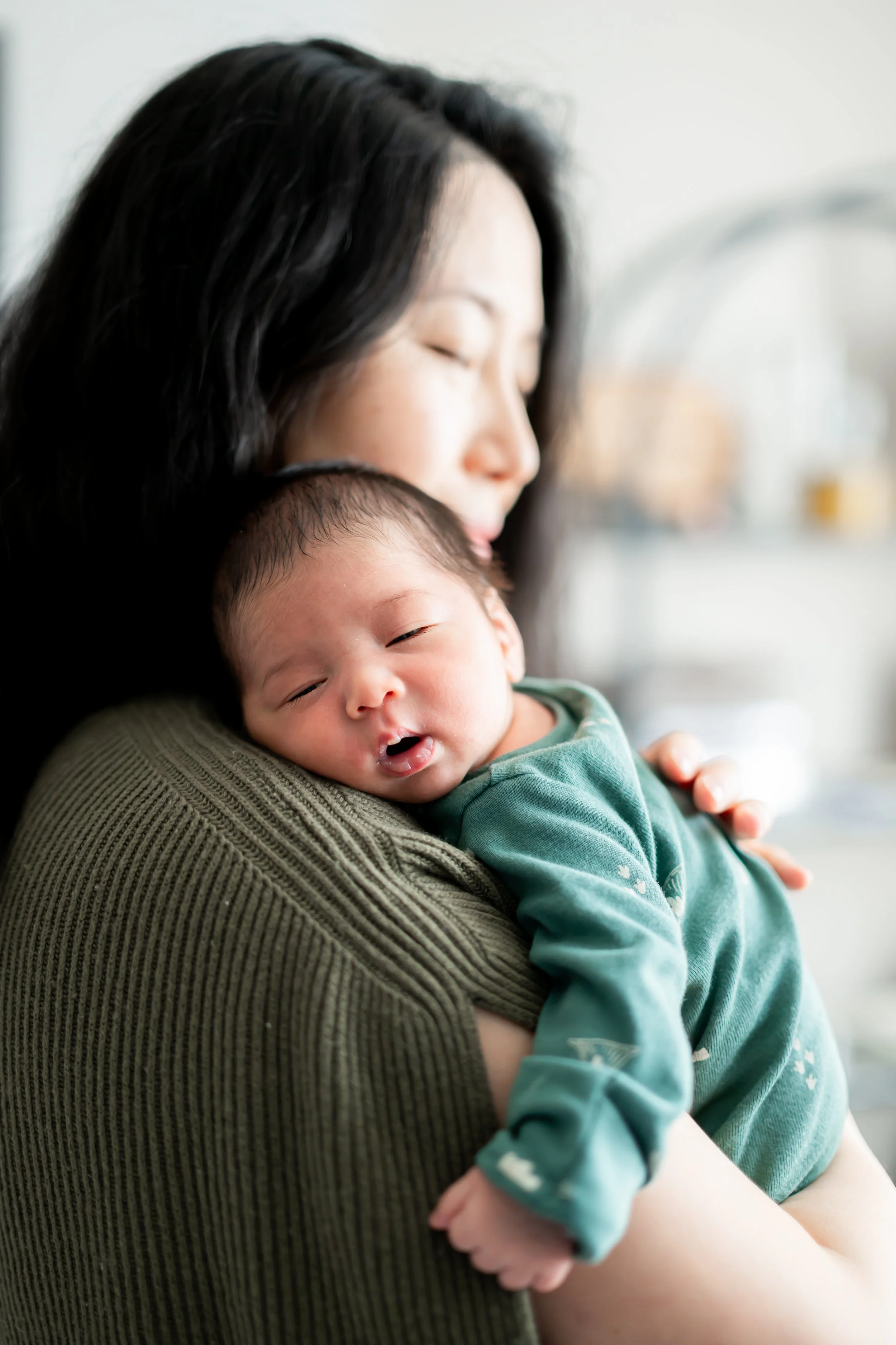 Welcome to the heartwarming world of Calgary newborn photography. Cherish the precious moments of your little one's arrival with our expert services. As a trusted newborn photographer in Calgary, we specialize in capturing the innocence and joy of th