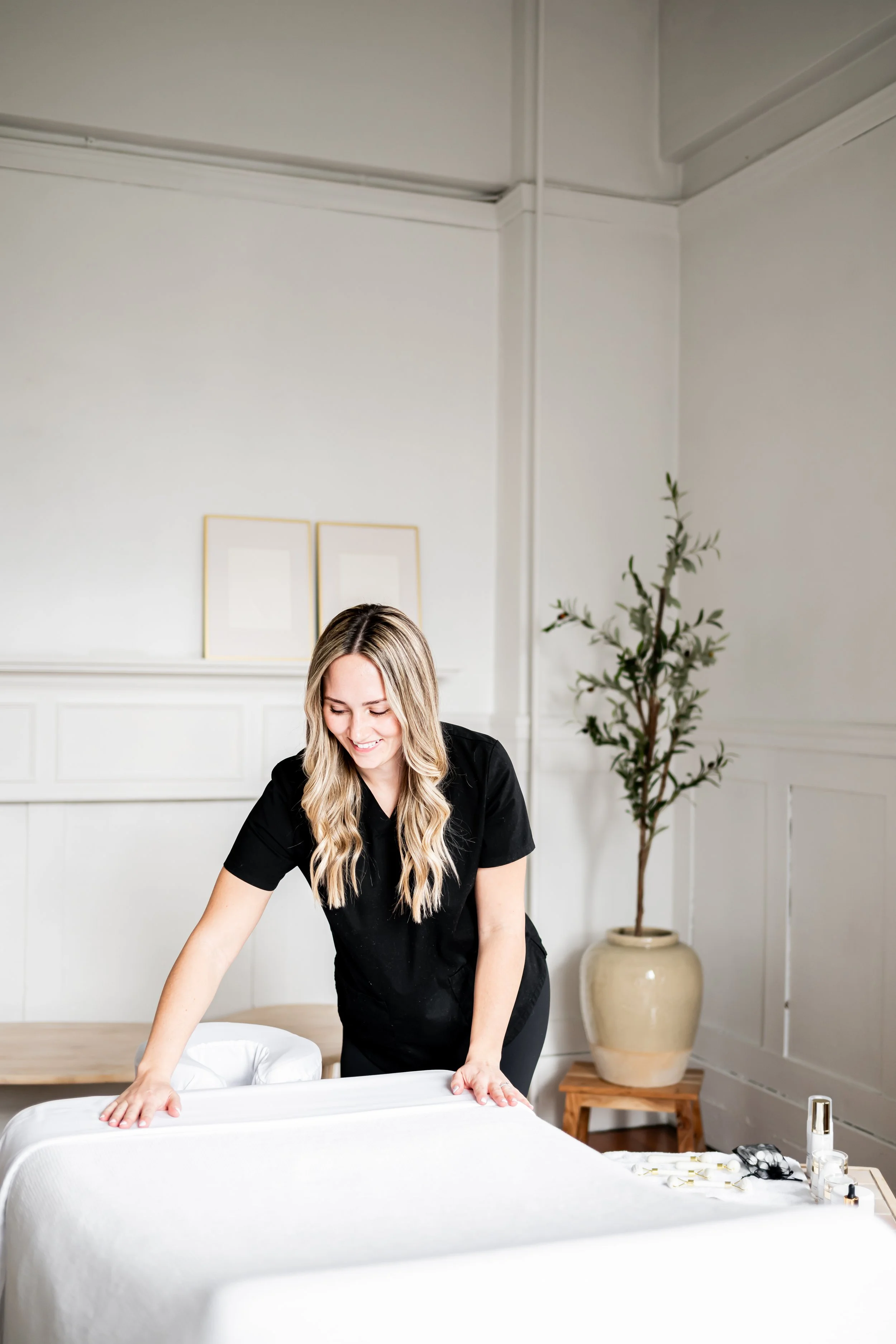 Professional headshots that feel confident, natural, and aligned with your brand. As a Calgary branding photographer, I create modern, editorial-style headshots for entrepreneurs, creatives, and professionals looking to elevate their online presence.