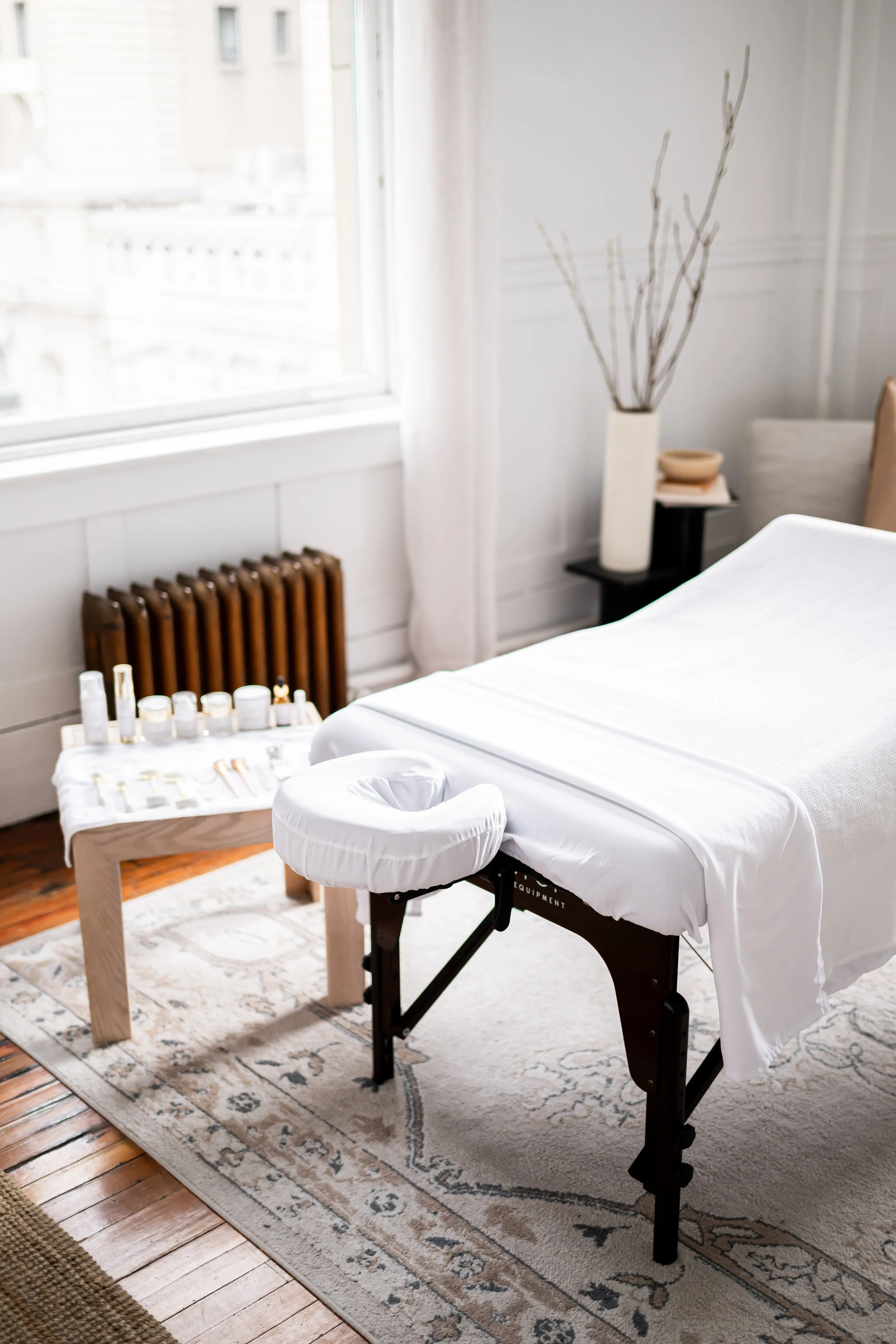 Professional headshots that feel confident, natural, and aligned with your brand. As a Calgary branding photographer, I create modern, editorial-style headshots for entrepreneurs, creatives, and professionals looking to elevate their online presence.