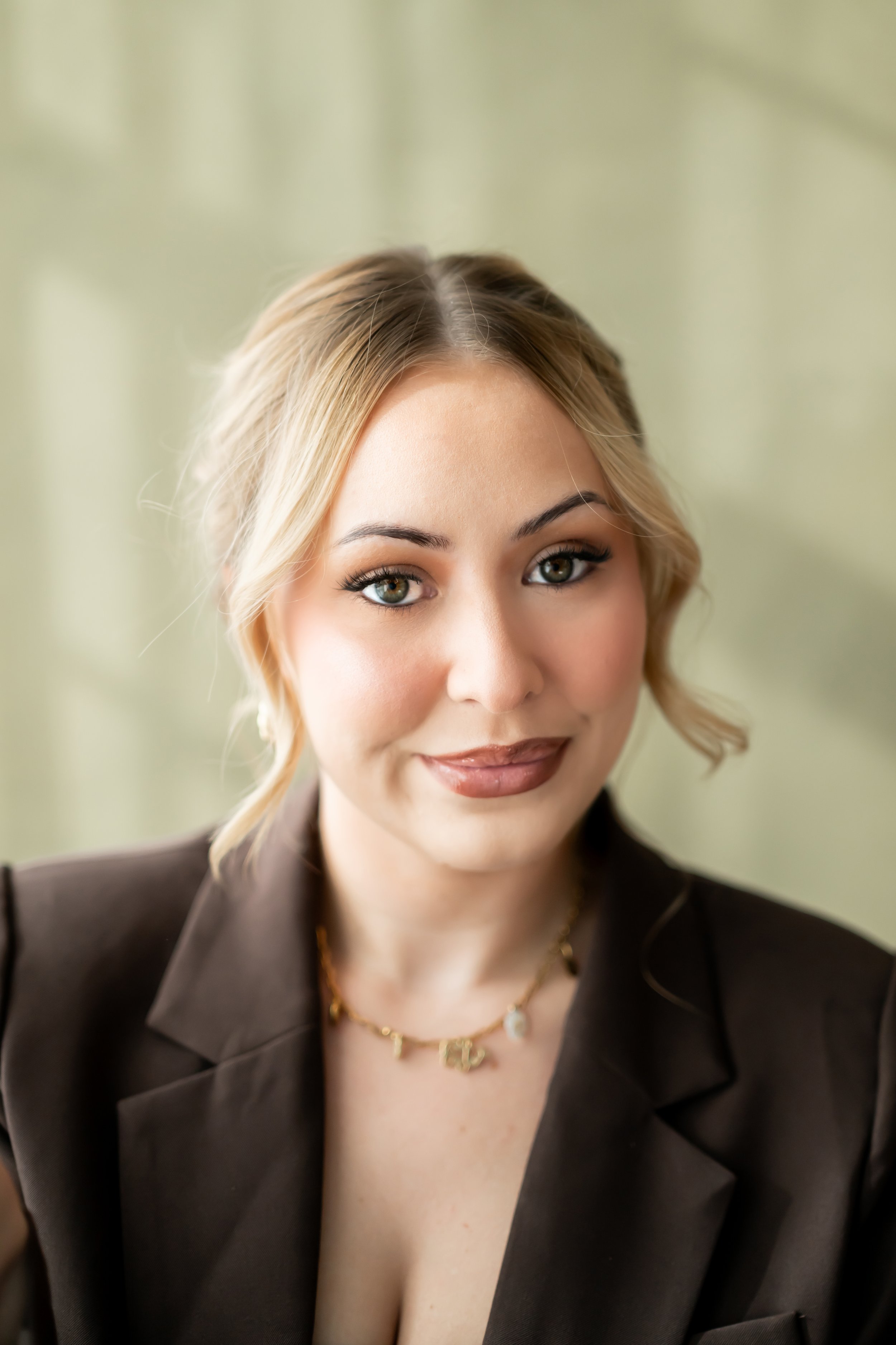 Professional headshots that feel confident, natural, and aligned with your brand. As a Calgary branding photographer, I create modern, editorial-style headshots for entrepreneurs, creatives, and professionals looking to elevate their online presence.