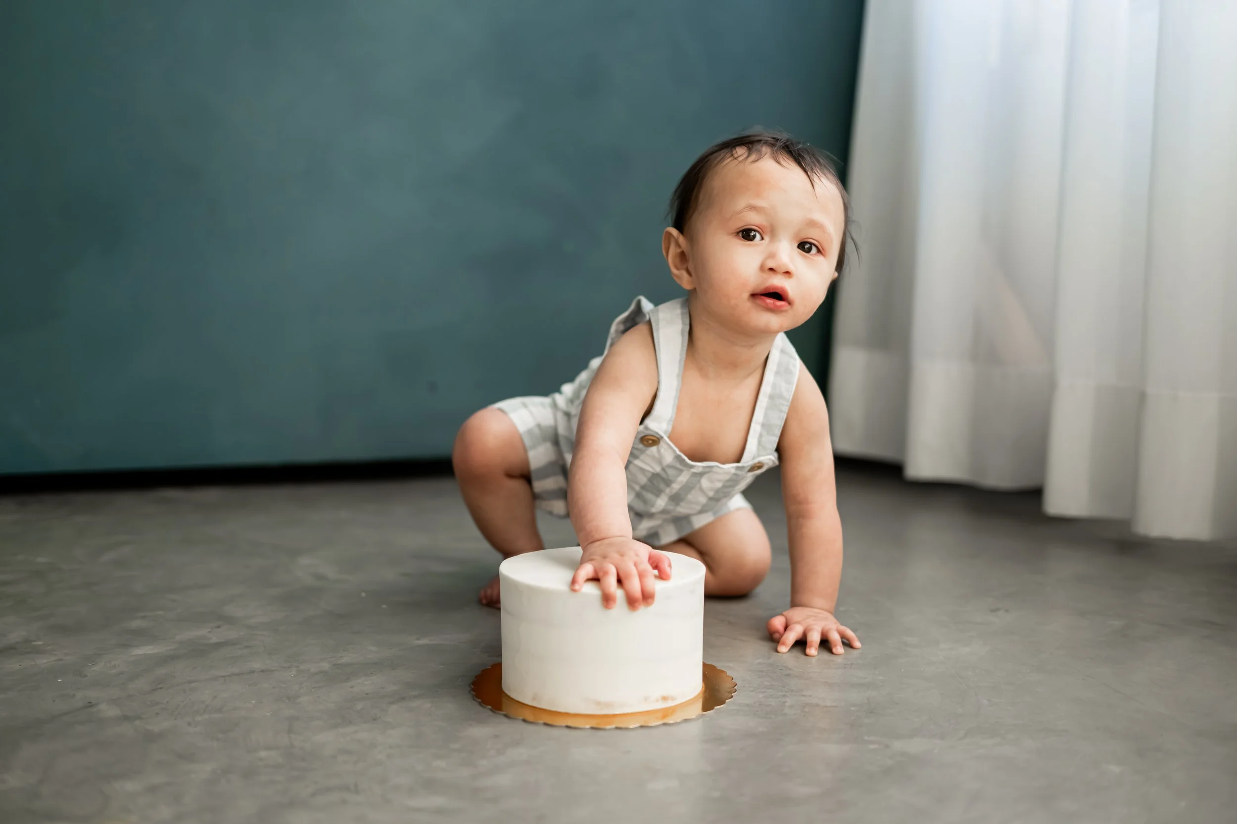 Calgary family photographer services bring a unique blend of artistry and emotion to every frame. As a premier family photographer in Calgary, I specialize in crafting stunning visual narratives that reflect the essence of your love story. Discover t