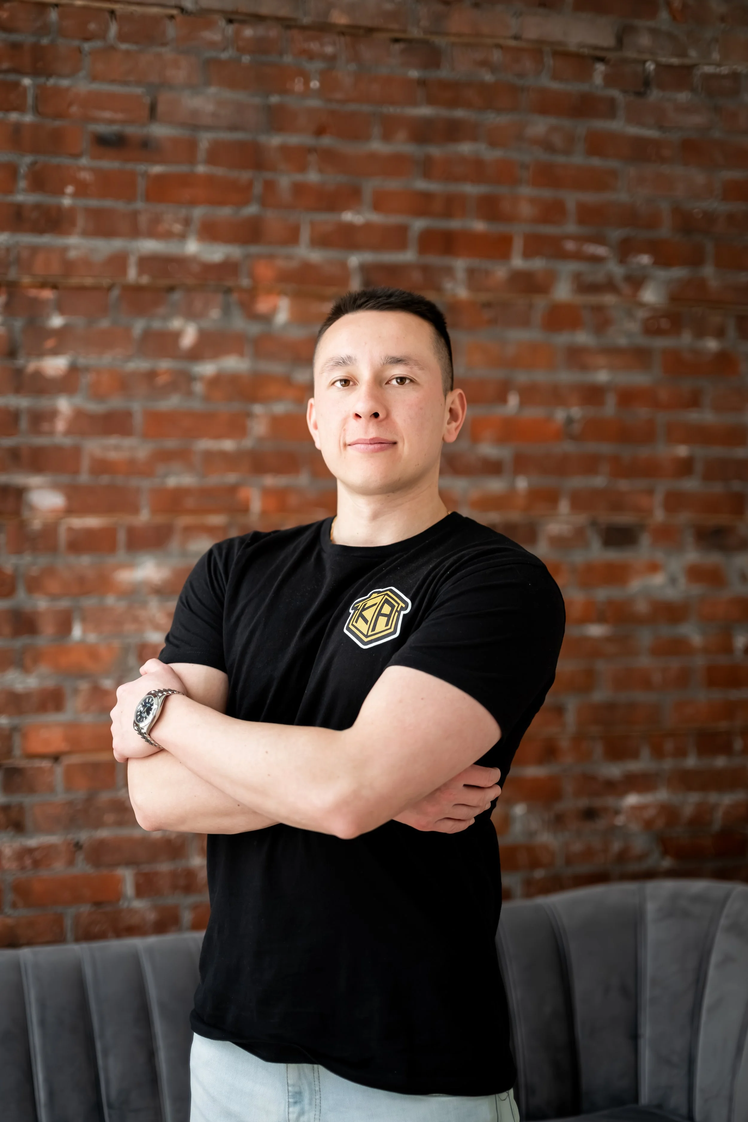 Professional headshots that feel confident, natural, and aligned with your brand. As a Calgary branding photographer, I create modern, editorial-style headshots for entrepreneurs, creatives, and professionals looking to elevate their online presence.