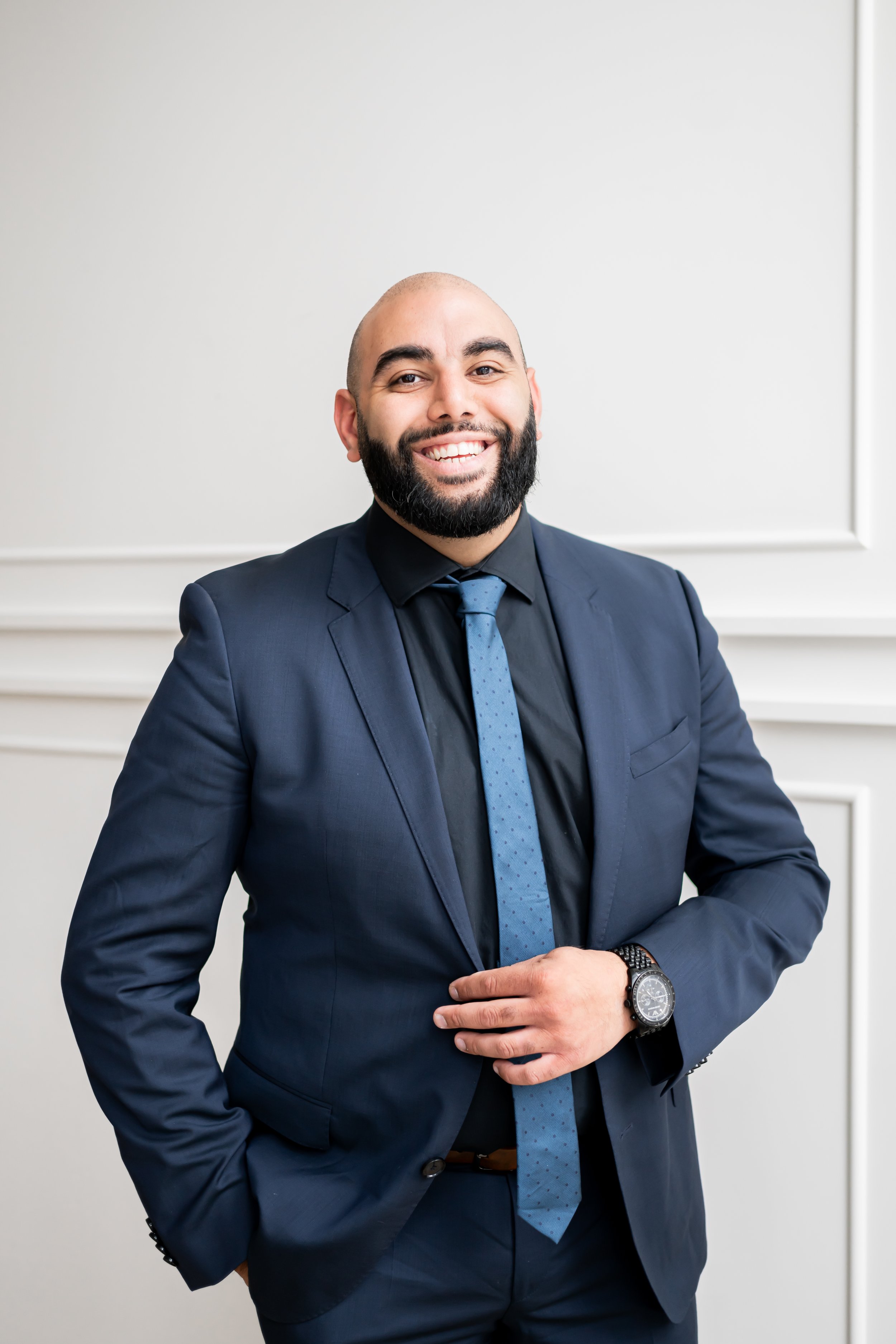 Professional headshots that feel confident, natural, and aligned with your brand. As a Calgary branding photographer, I create modern, editorial-style headshots for entrepreneurs, creatives, and professionals looking to elevate their online presence.