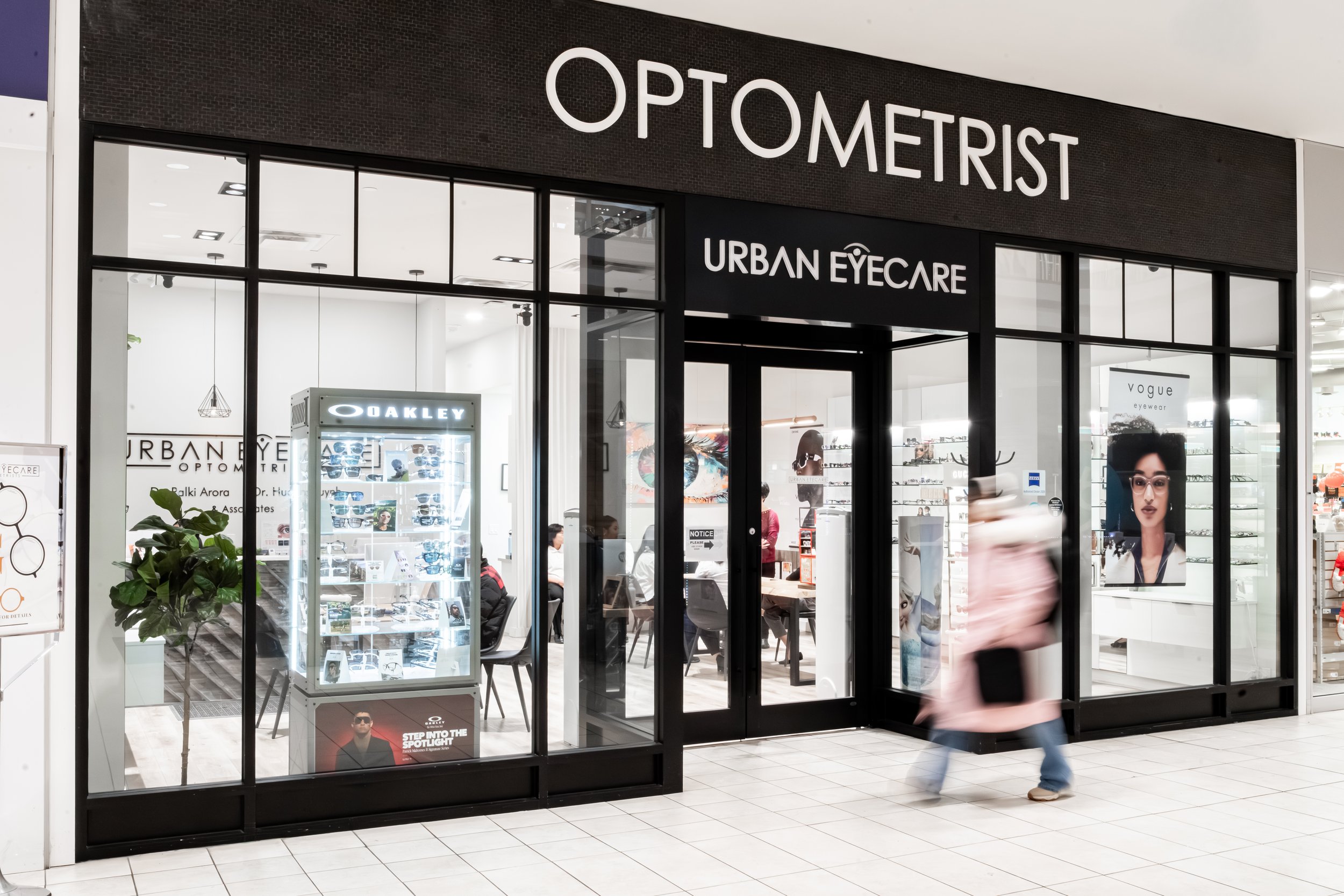 Professional headshots that feel confident, natural, and aligned with your brand. As a Calgary branding photographer, I create modern, editorial-style headshots for entrepreneurs, creatives, and professionals looking to elevate their online presence.