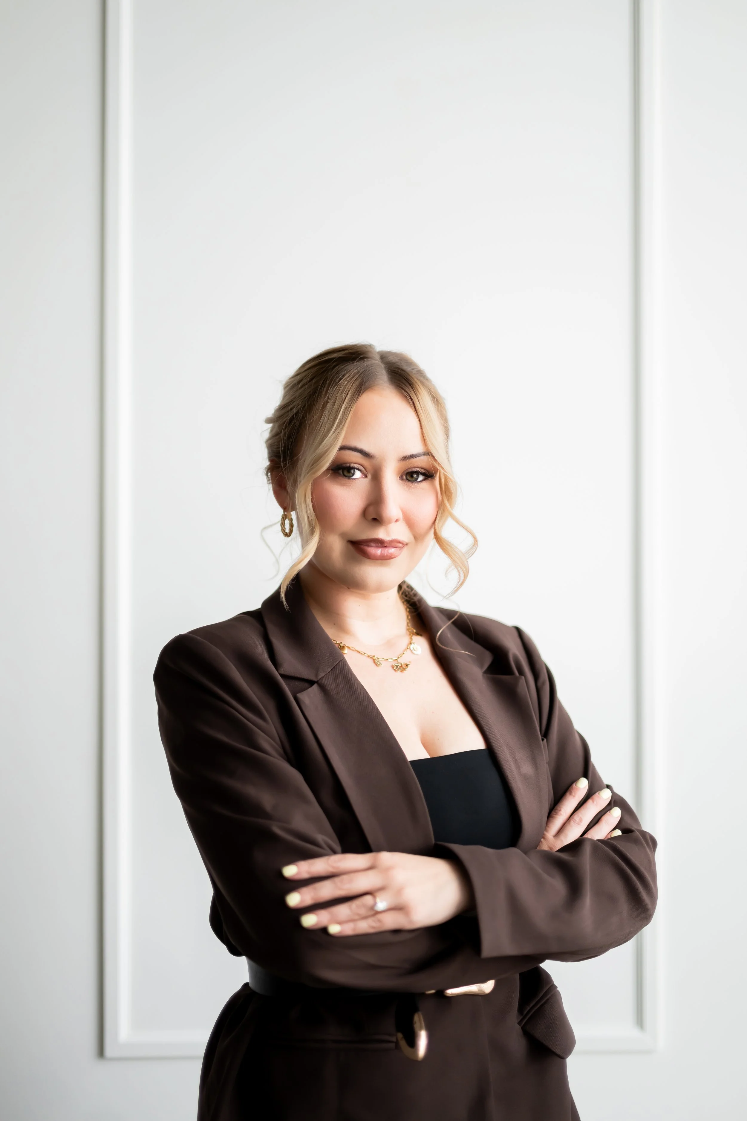 Professional headshots that feel confident, natural, and aligned with your brand. As a Calgary branding photographer, I create modern, editorial-style headshots for entrepreneurs, creatives, and professionals looking to elevate their online presence.