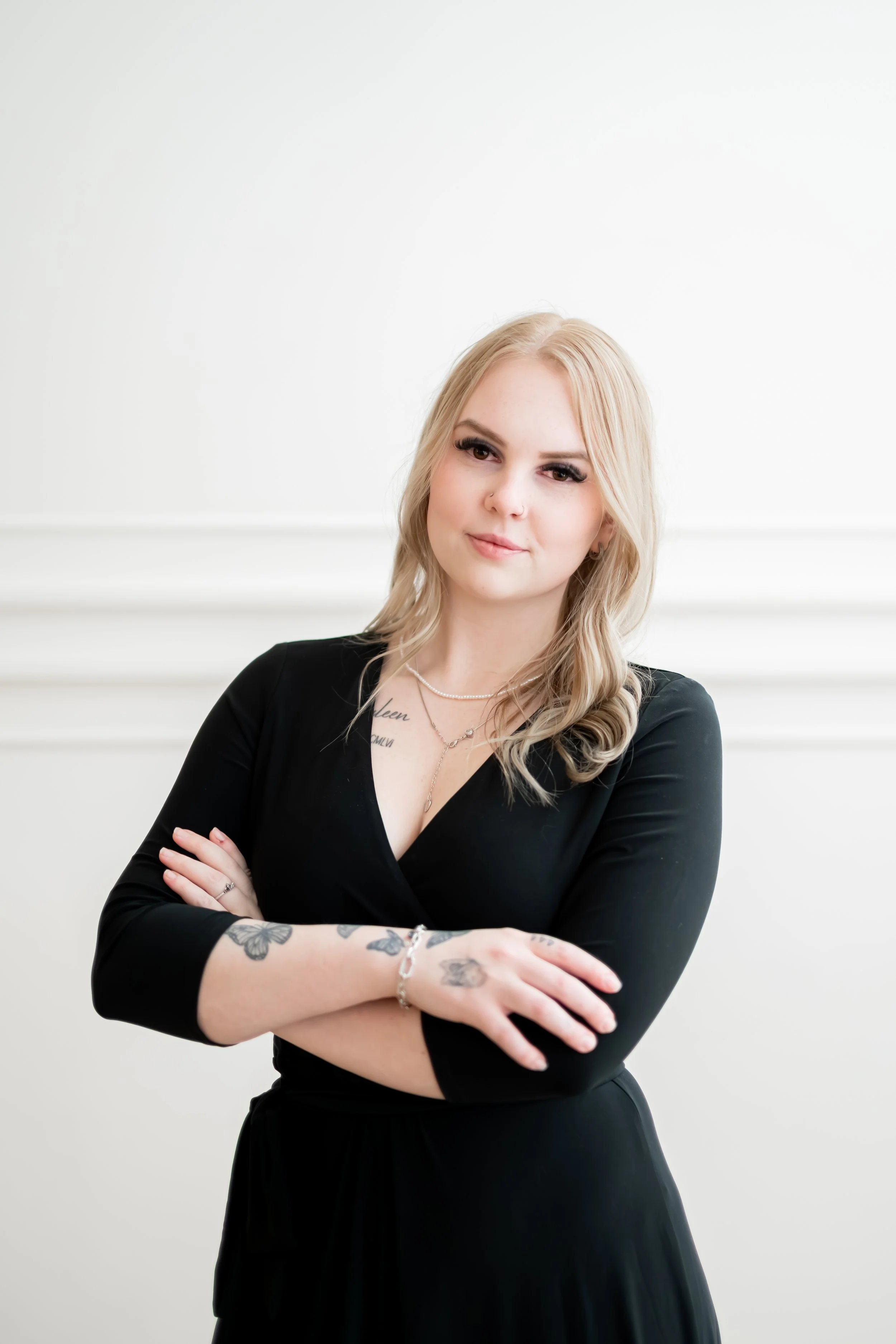 Professional headshots that feel confident, natural, and aligned with your brand. As a Calgary branding photographer, I create modern, editorial-style headshots for entrepreneurs, creatives, and professionals looking to elevate their online presence.