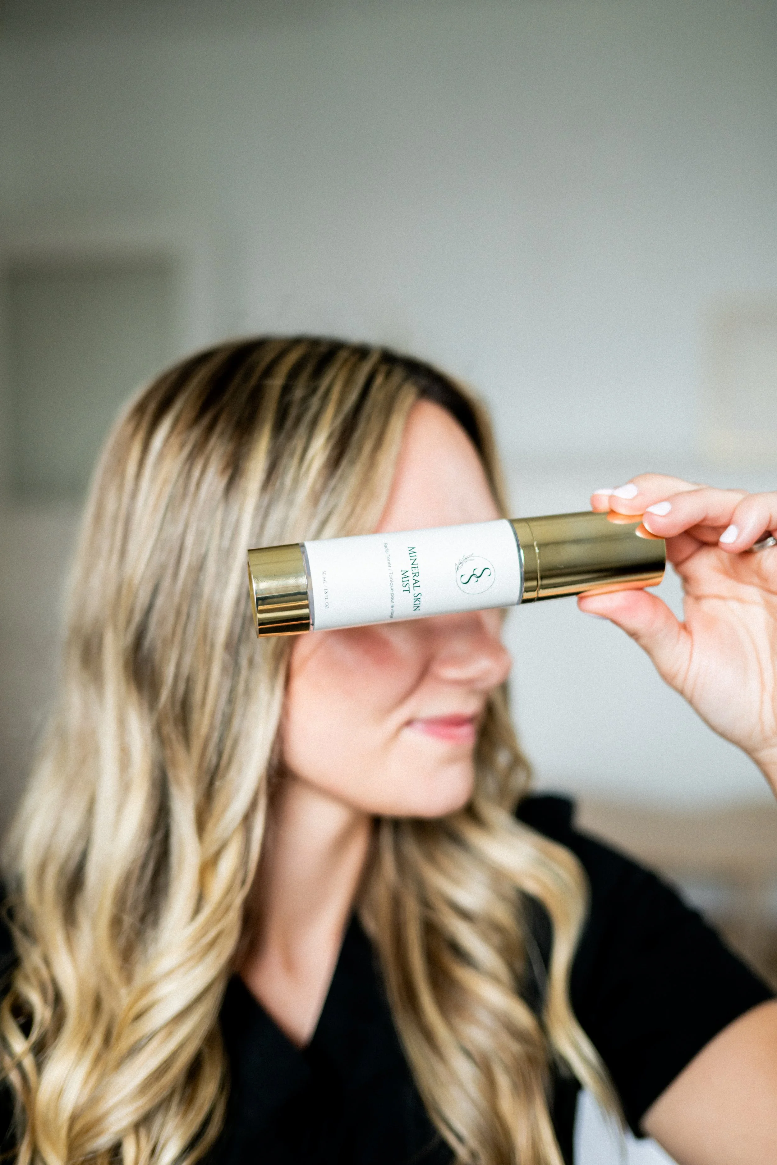 Professional headshots that feel confident, natural, and aligned with your brand. As a Calgary branding photographer, I create modern, editorial-style headshots for entrepreneurs, creatives, and professionals looking to elevate their online presence.